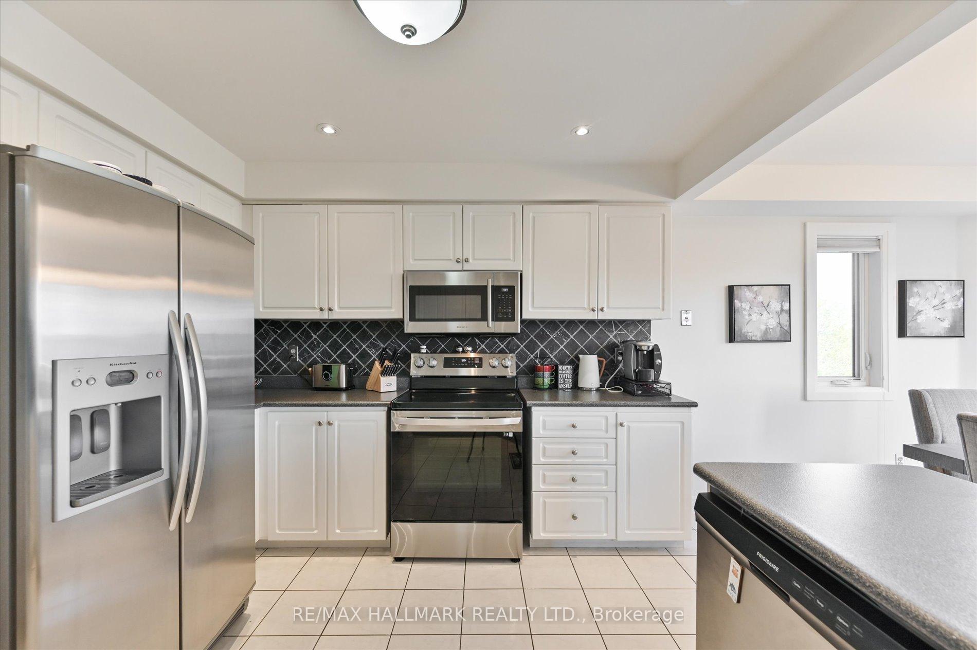 Photo 8 of 122 Widdifield Avenue, Newmarket, Armitage — HOMEH