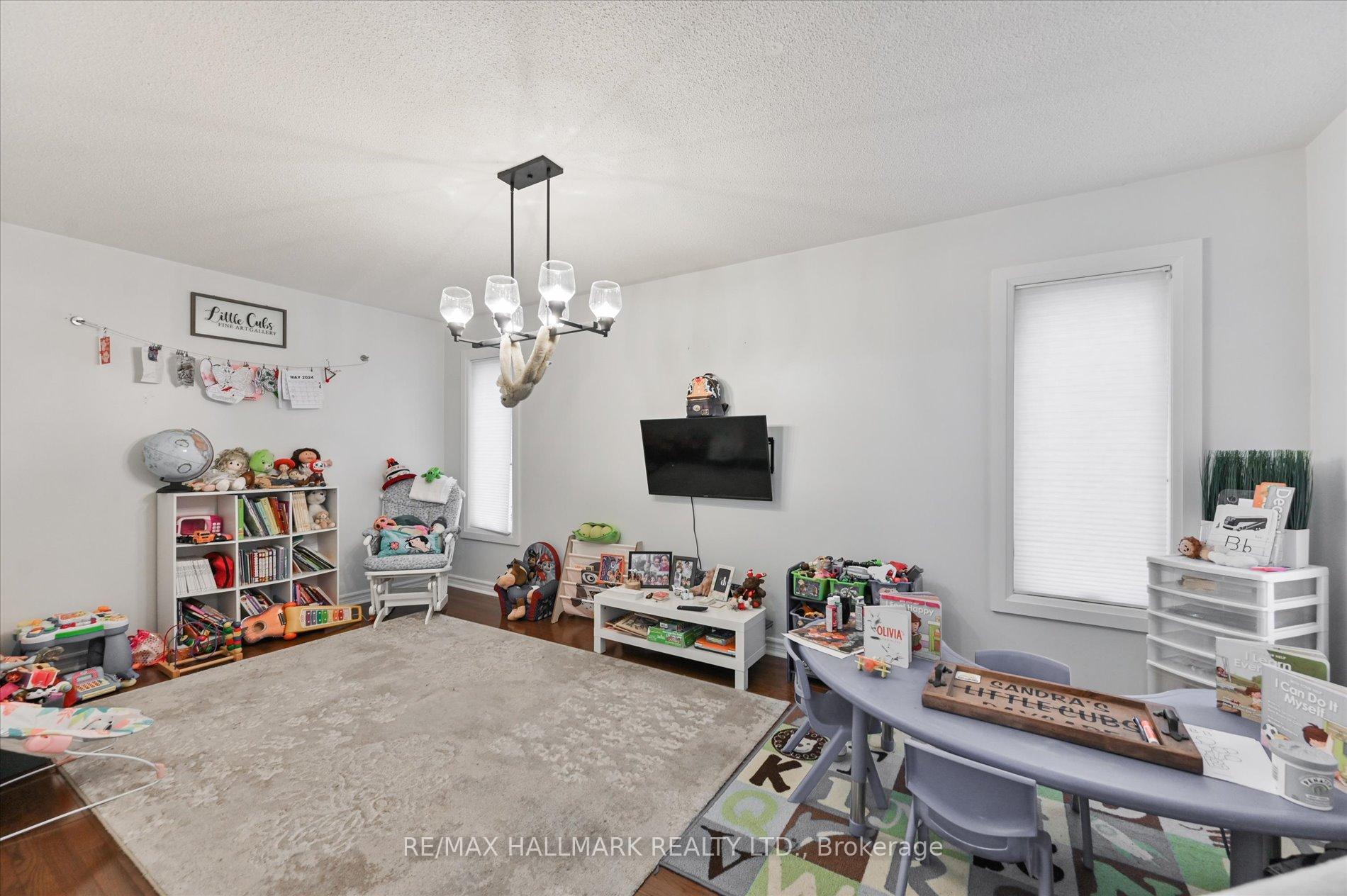 Photo 12 of 122 Widdifield Avenue, Newmarket, Armitage — HOMEH