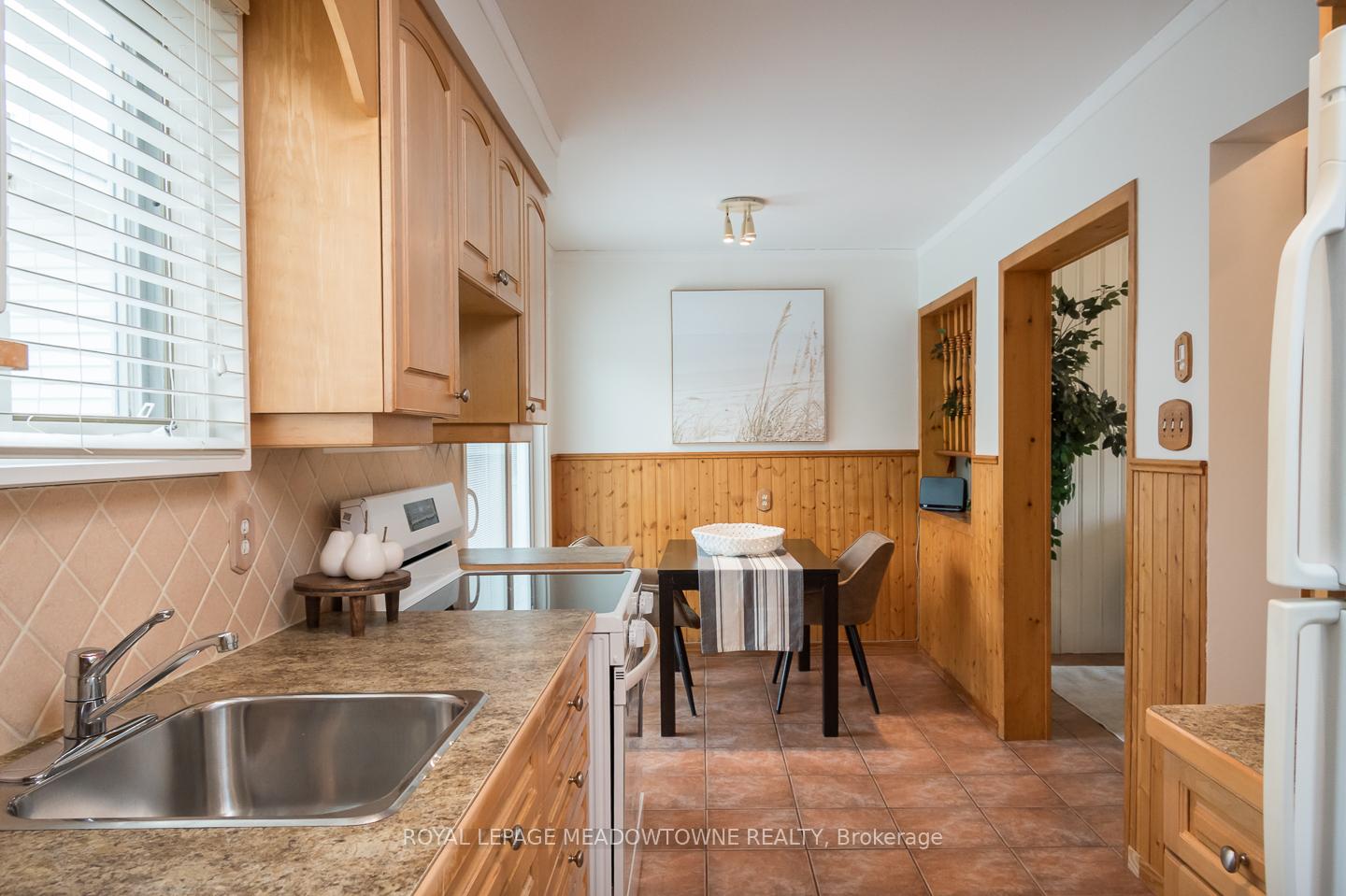 Photo 14 of 852 Edison Court, Milton, Dorset Park — HOMEH
