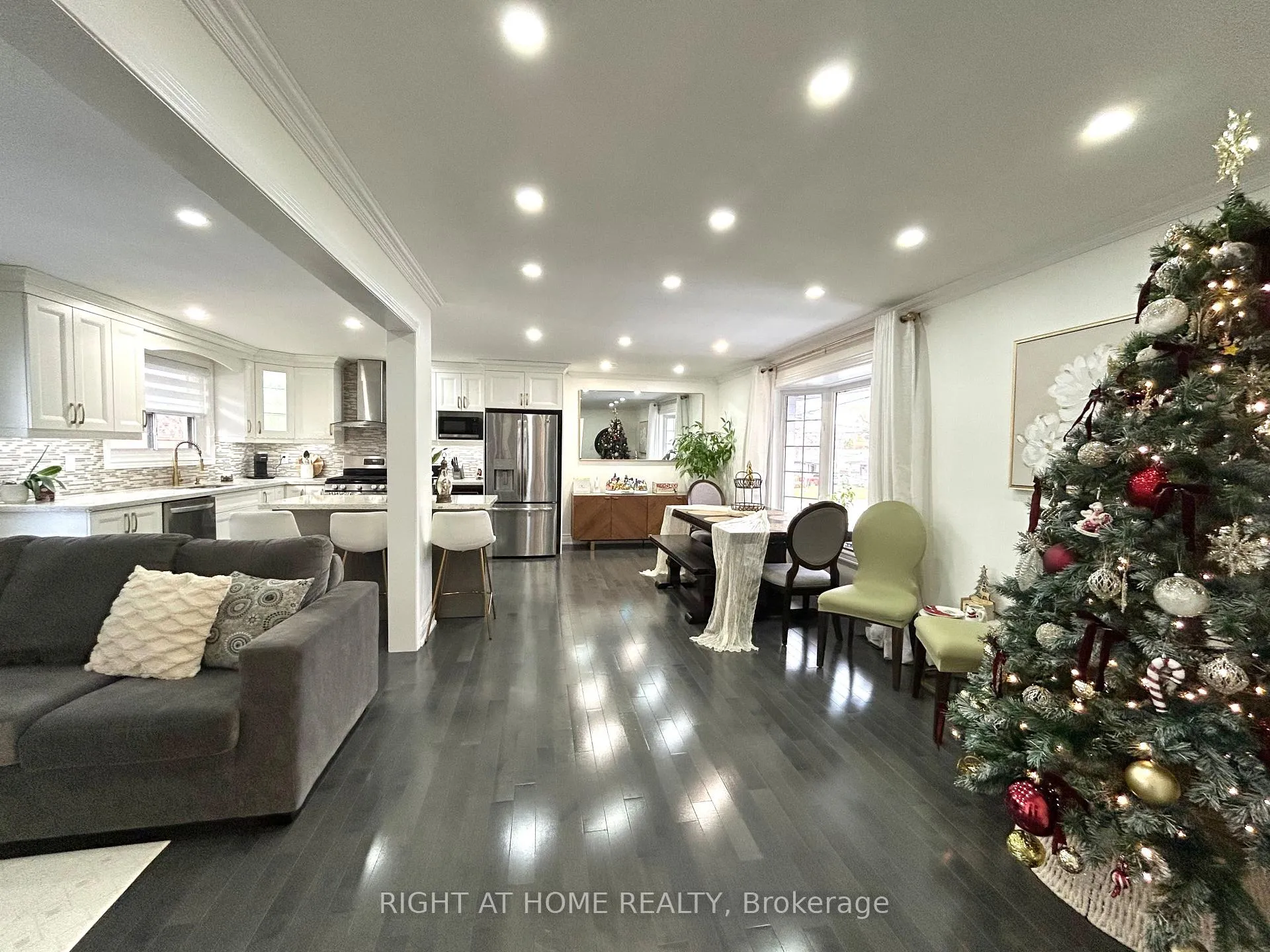 Photo 7 of 808 Sanok Drive, Pickering, West Shore — HOMEH
