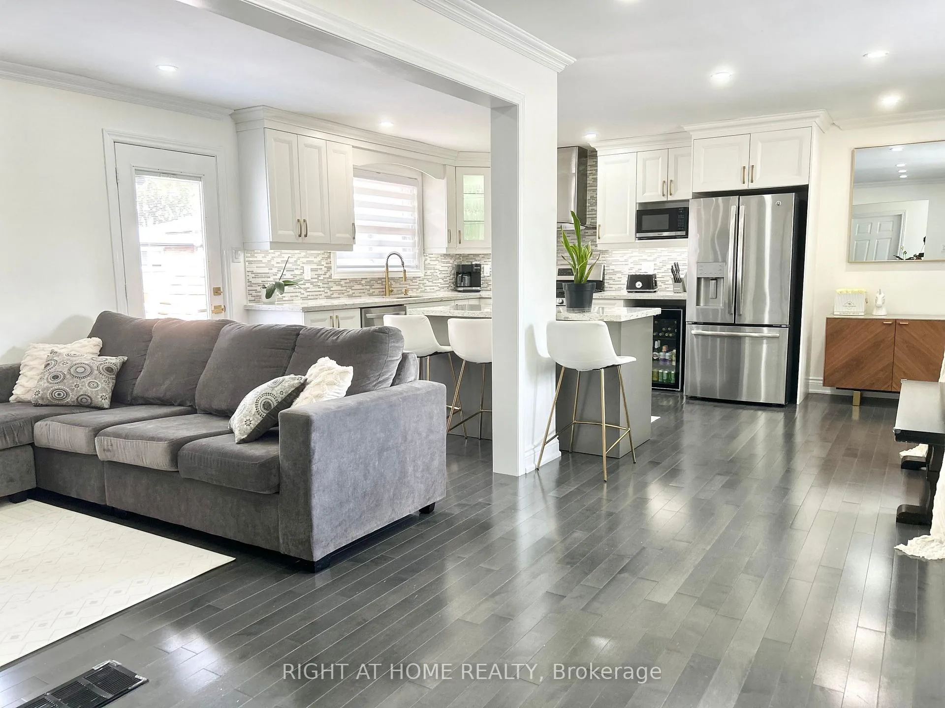 Photo 9 of 808 Sanok Drive, Pickering, West Shore — HOMEH