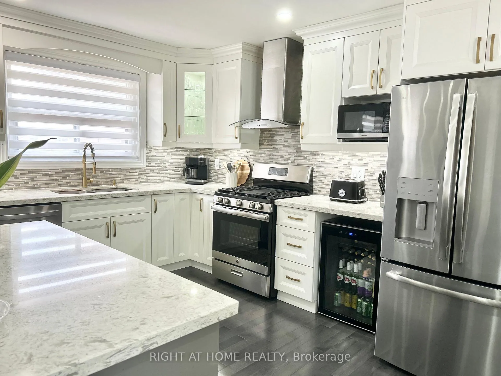 Photo 12 of 808 Sanok Drive, Pickering, West Shore — HOMEH