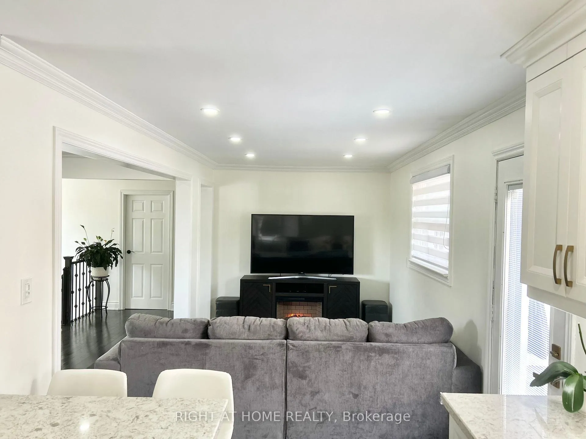 Photo 13 of 808 Sanok Drive, Pickering, West Shore — HOMEH