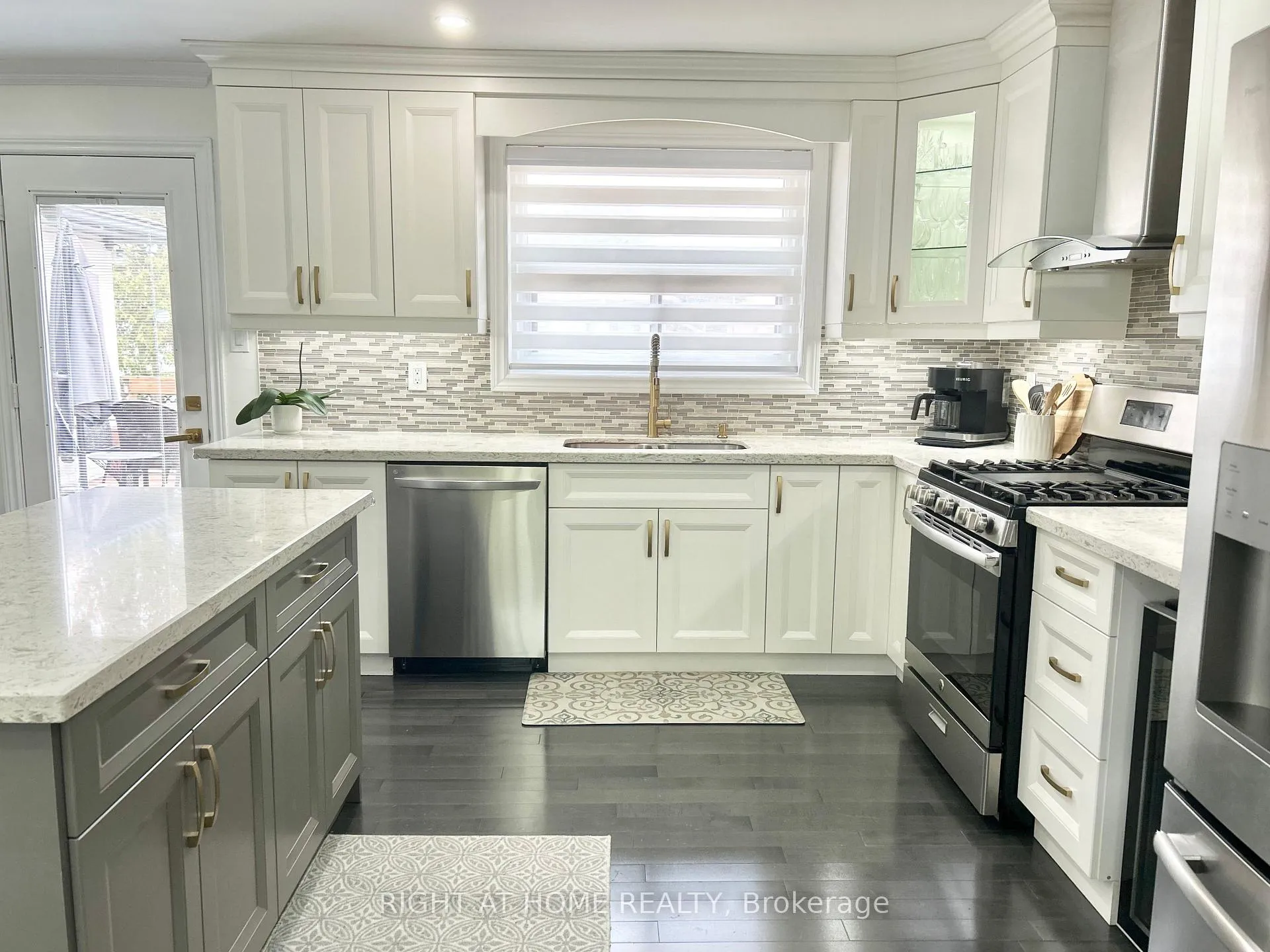 Photo 14 of 808 Sanok Drive, Pickering, West Shore — HOMEH