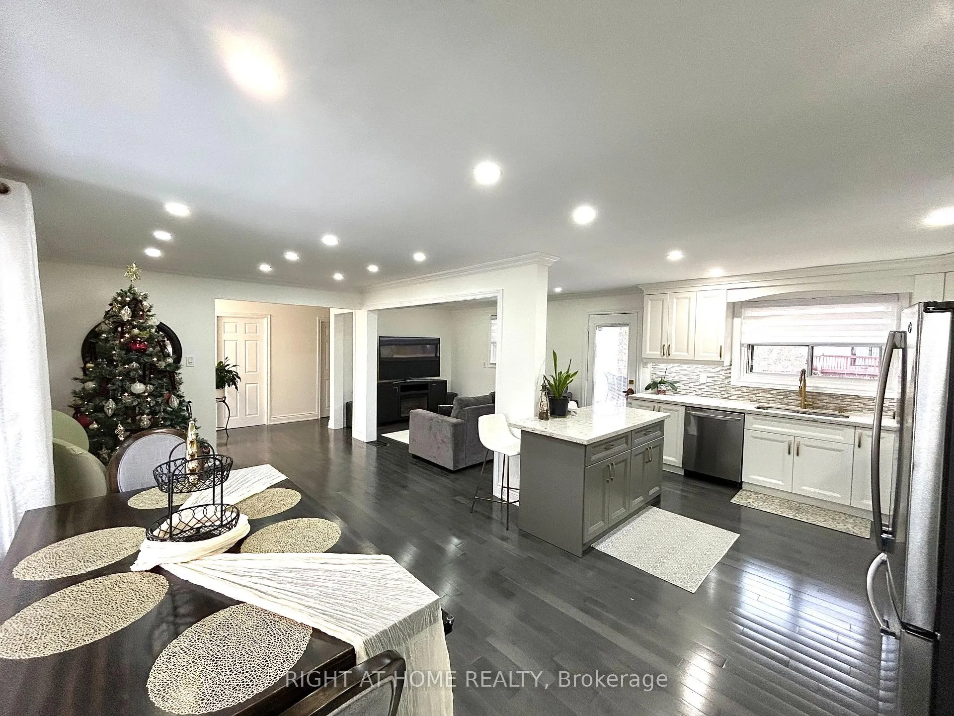 Photo 15 of 808 Sanok Drive, Pickering, West Shore — HOMEH