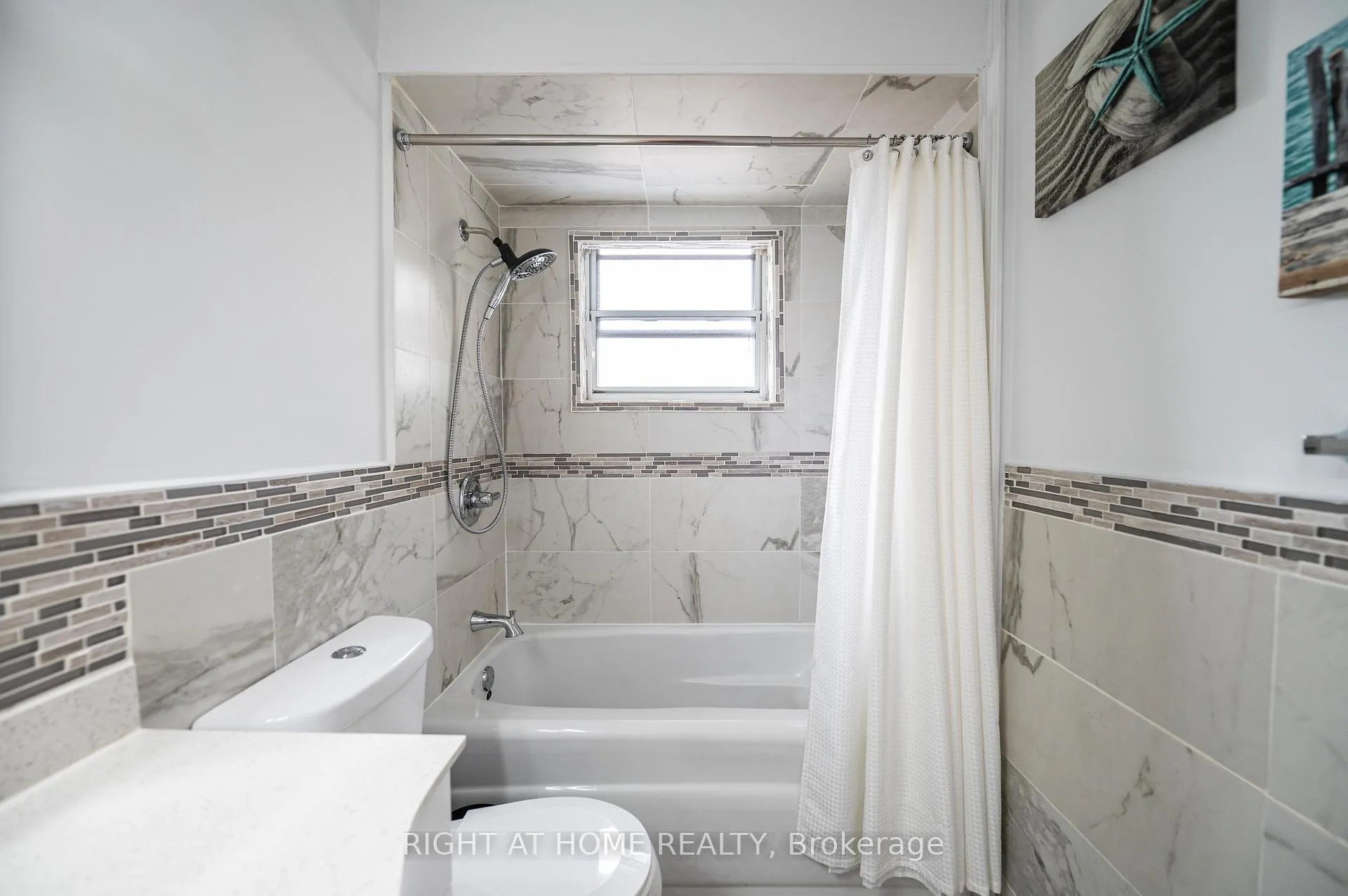 Photo 21 of 808 Sanok Drive, Pickering, West Shore — HOMEH