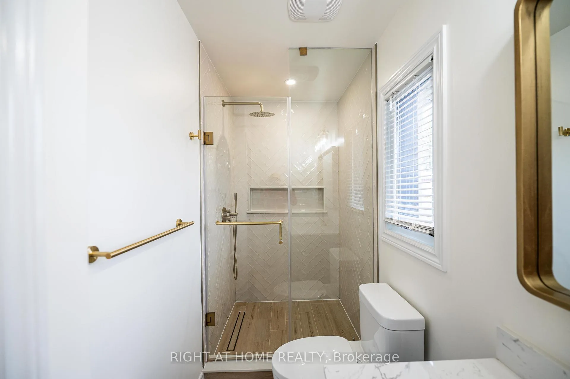 Photo 25 of 808 Sanok Drive, Pickering, West Shore — HOMEH