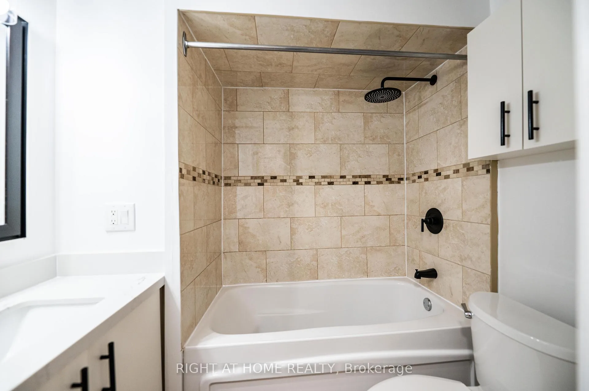 Photo 29 of 808 Sanok Drive, Pickering, West Shore — HOMEH