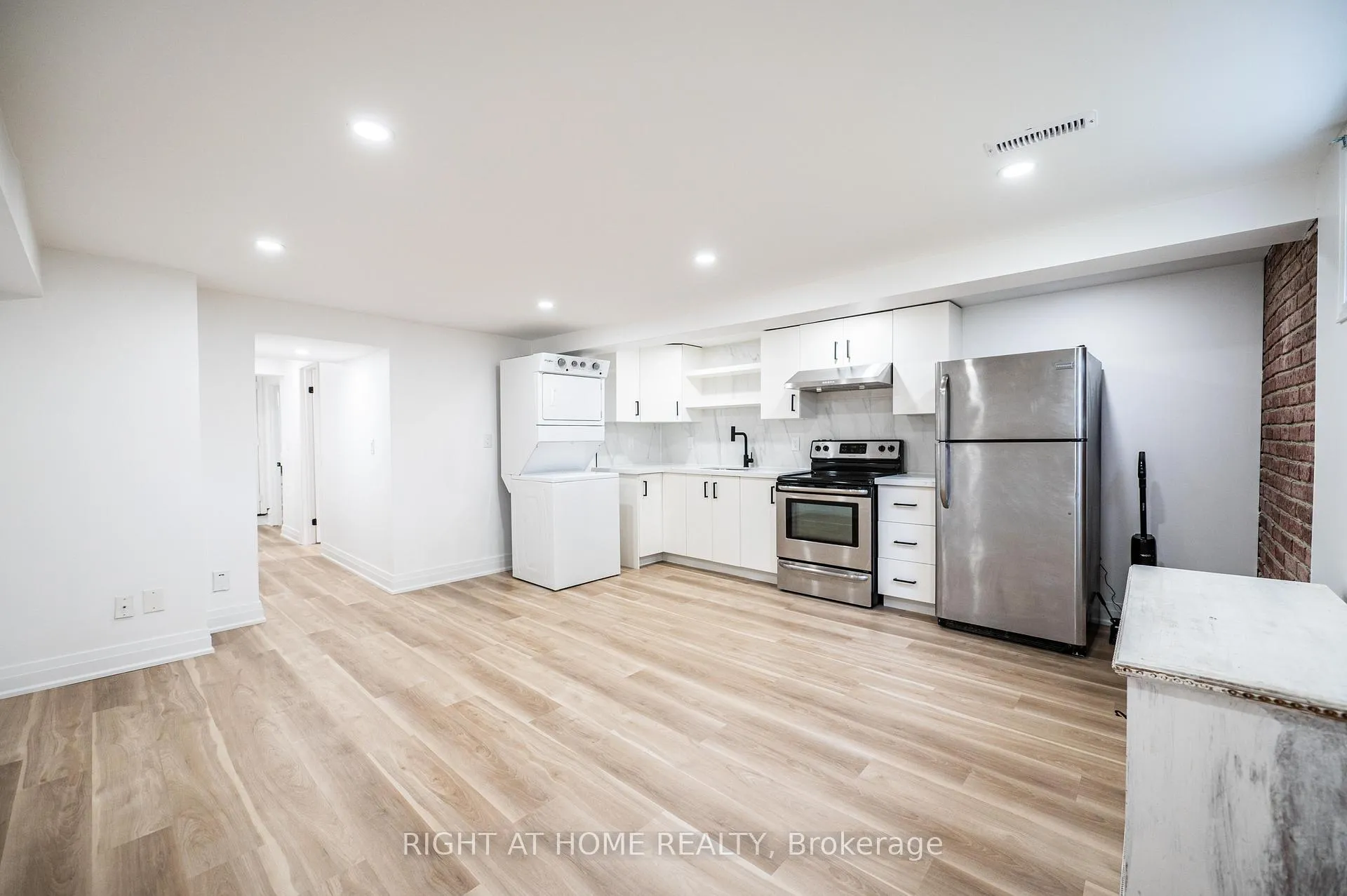 Photo 31 of 808 Sanok Drive, Pickering, West Shore — HOMEH