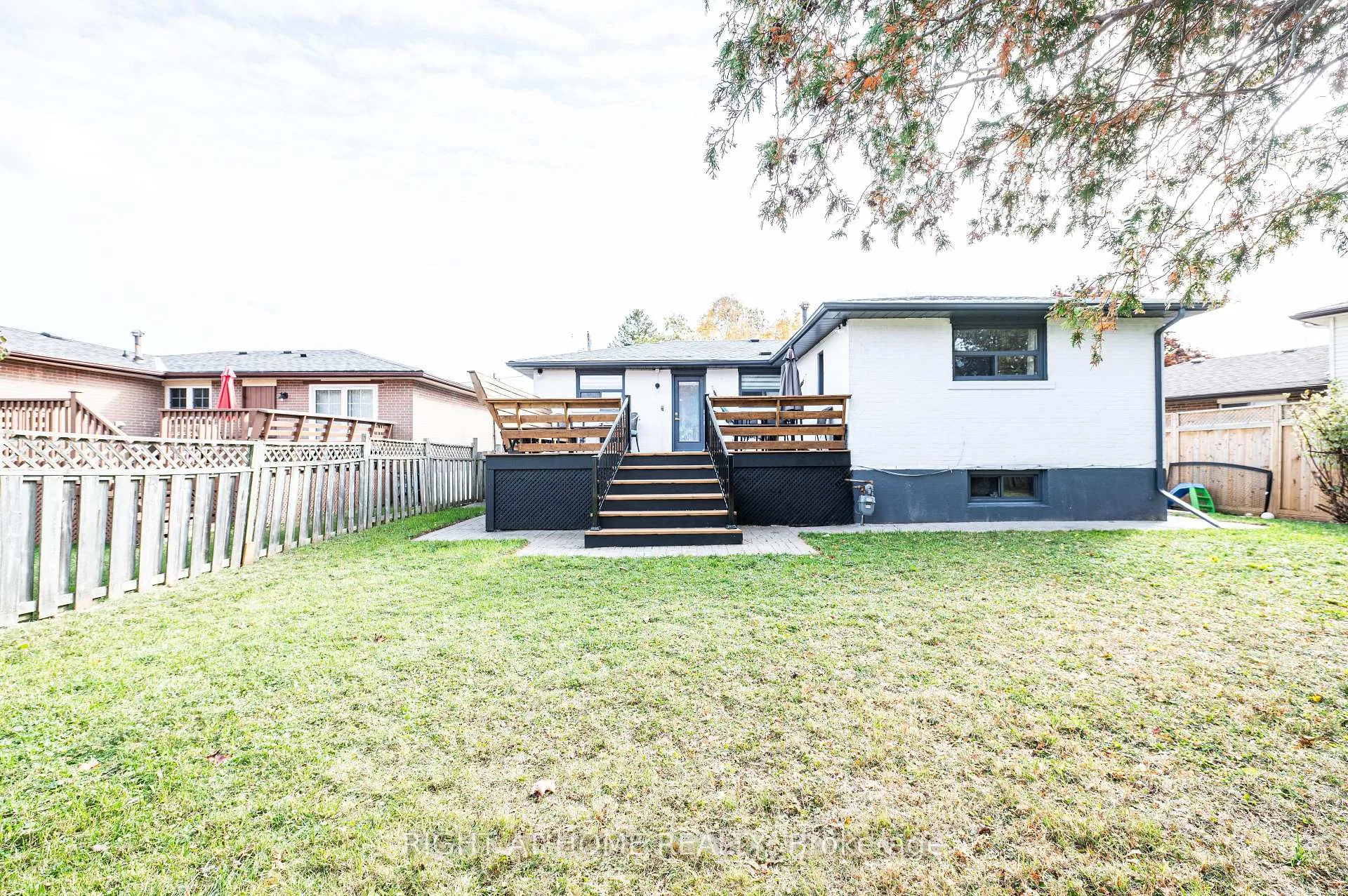 Photo 35 of 808 Sanok Drive, Pickering, West Shore — HOMEH