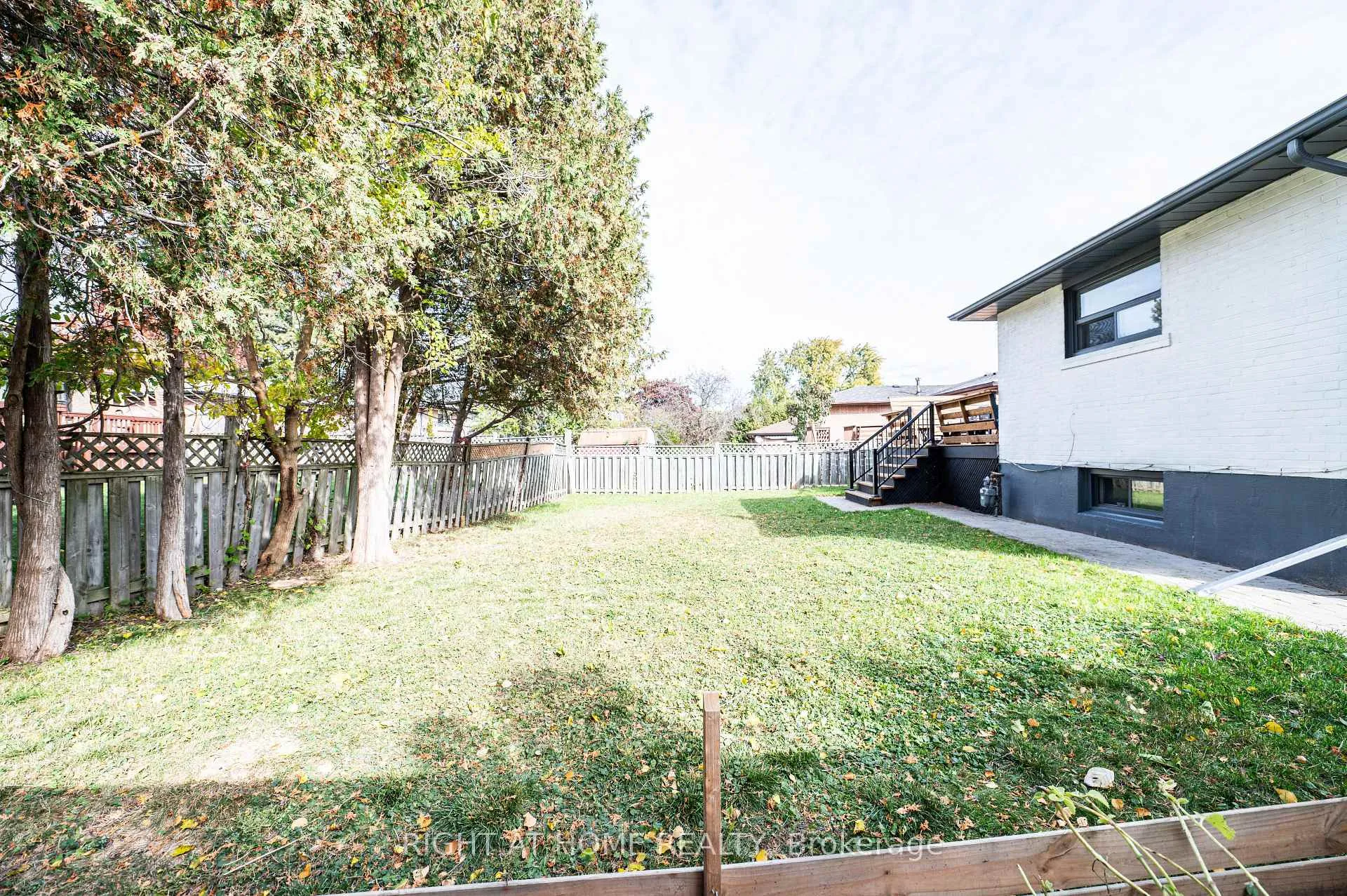 Photo 37 of 808 Sanok Drive, Pickering, West Shore — HOMEH