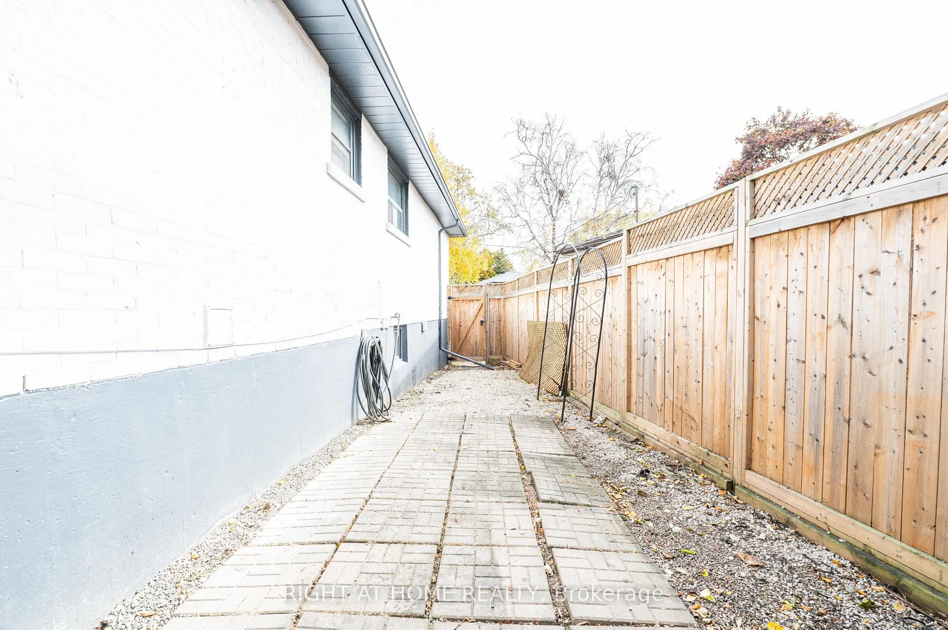 Photo 38 of 808 Sanok Drive, Pickering, West Shore — HOMEH