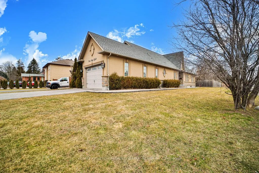 Photo 2 of 168 Twyn Rivers Drive, Pickering, Rougemount — HOMEH