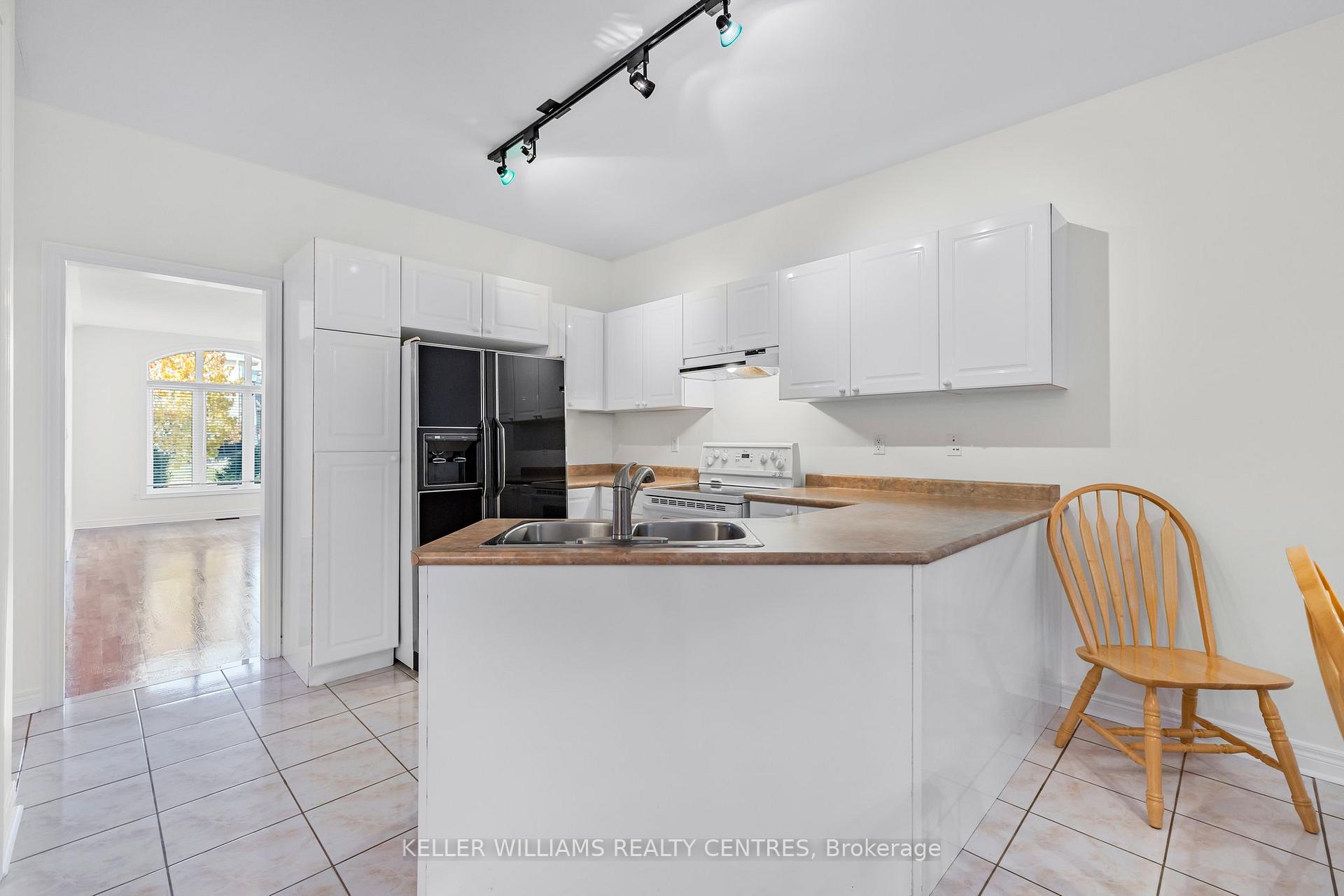 Photo 12 of 874 Best Circle, Newmarket, Stonehaven-Wyndham — HOMEH