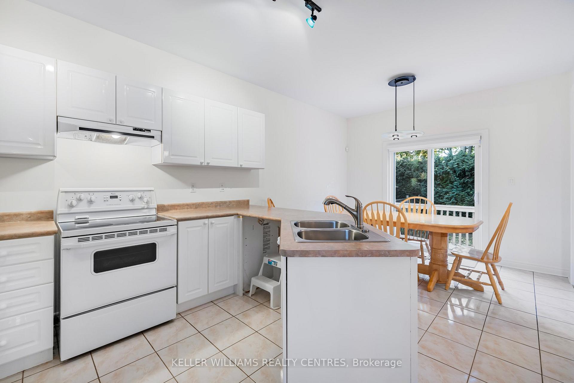 Photo 14 of 874 Best Circle, Newmarket, Stonehaven-Wyndham — HOMEH