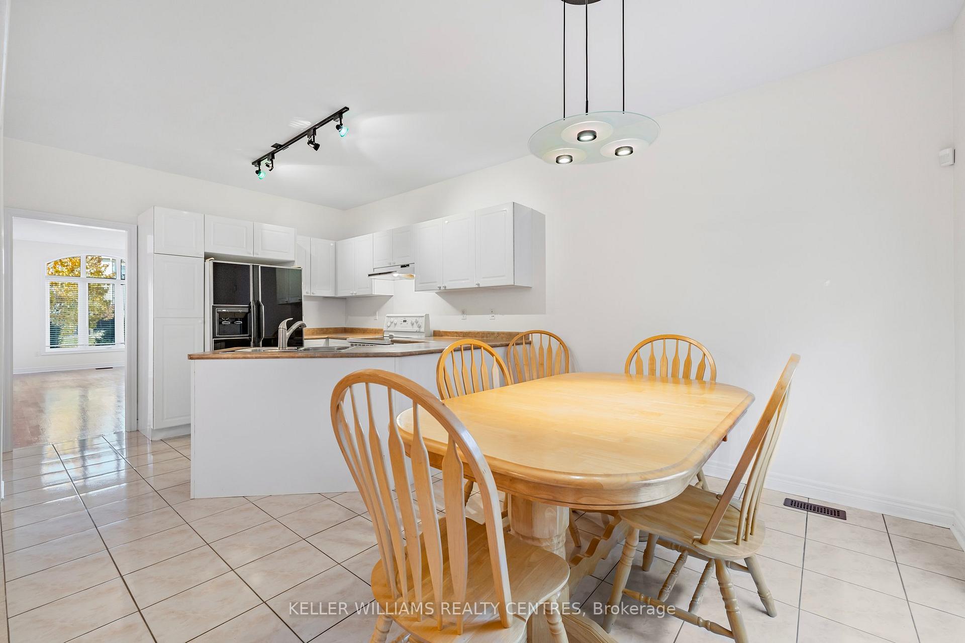 Photo 16 of 874 Best Circle, Newmarket, Stonehaven-Wyndham — HOMEH