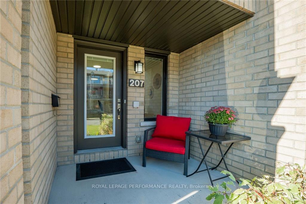 Photo 2 of 207 Dragonfly Walk, Ottawa, Mer Bleue/Bradley Estates/Anderson Park — HOMEH
