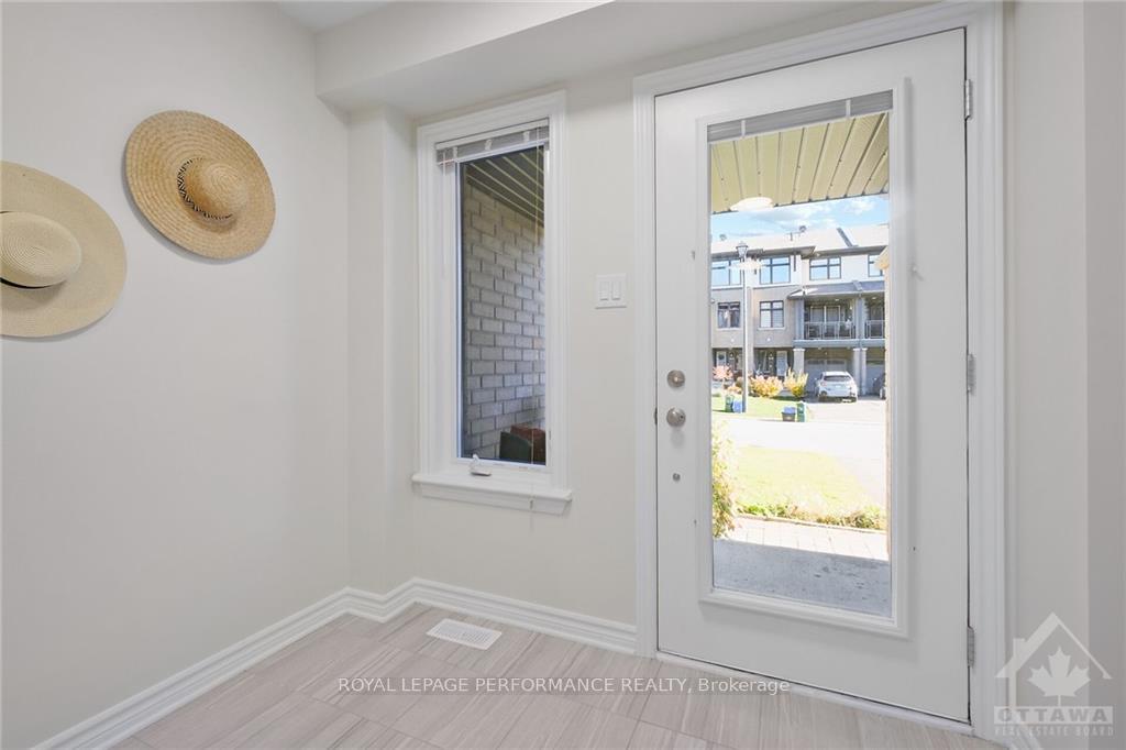 Photo 3 of 207 Dragonfly Walk, Ottawa, Mer Bleue/Bradley Estates/Anderson Park — HOMEH