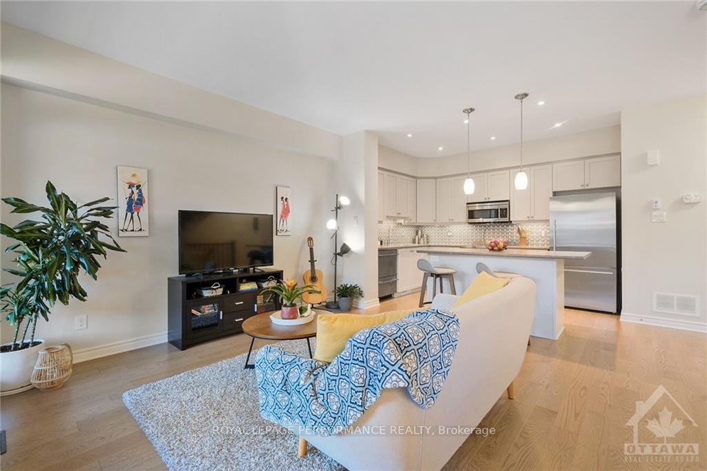 Photo 16 of 207 Dragonfly Walk, Ottawa, Mer Bleue/Bradley Estates/Anderson Park — HOMEH