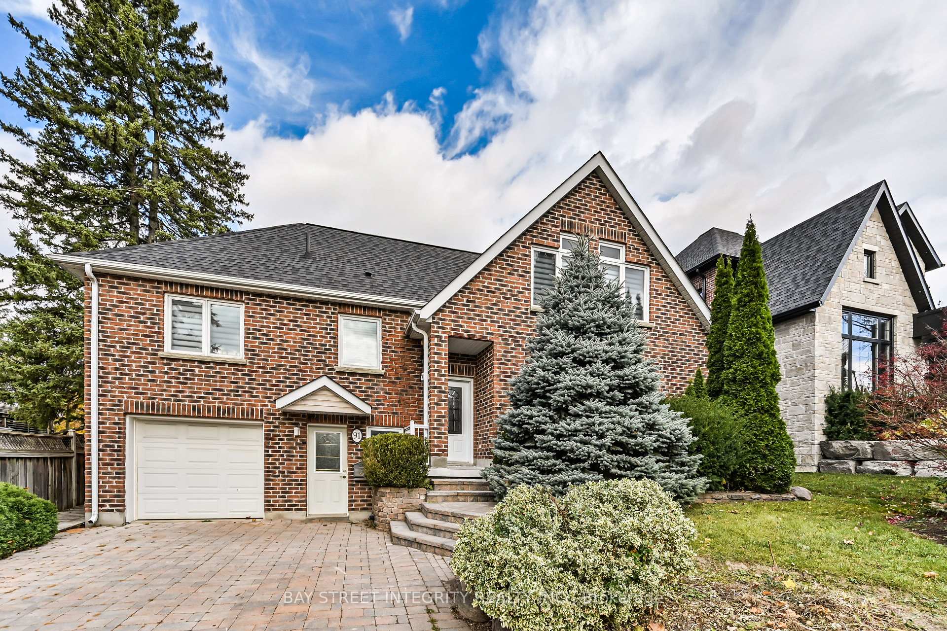 Photo 2 of 91 Roxborough Road, Newmarket, Gorham-College Manor — HOMEH