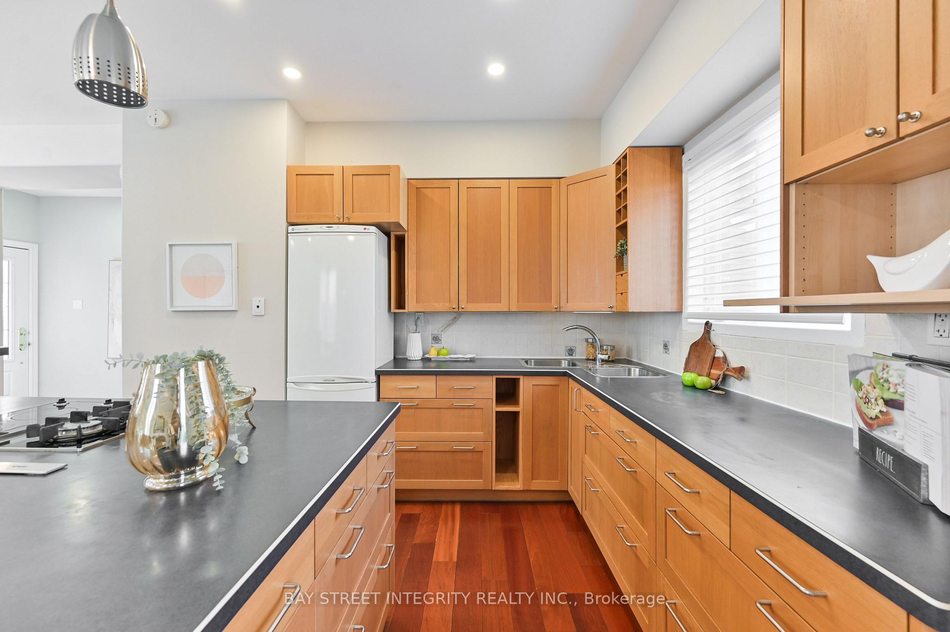 Photo 11 of 91 Roxborough Road, Newmarket, Gorham-College Manor — HOMEH