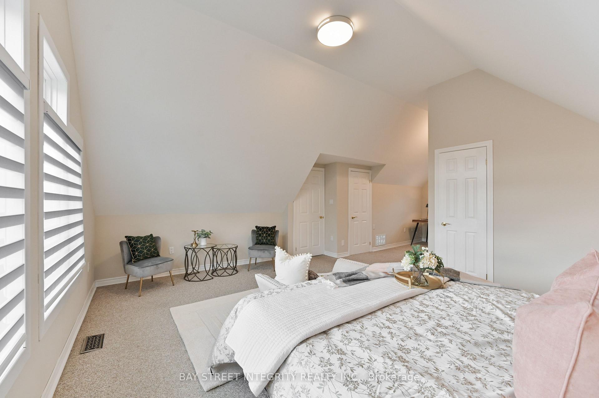 Photo 19 of 91 Roxborough Road, Newmarket, Gorham-College Manor — HOMEH