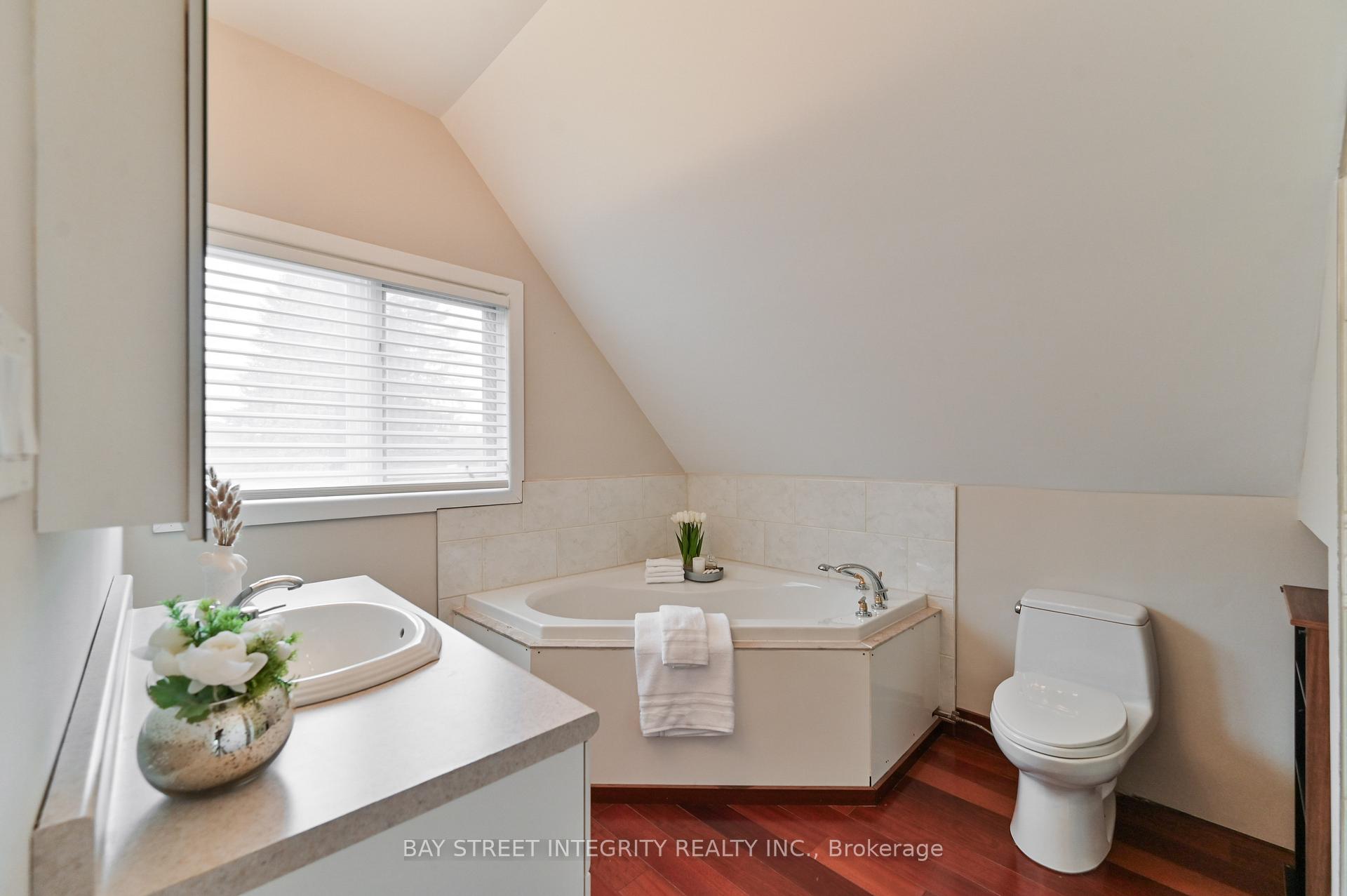 Photo 22 of 91 Roxborough Road, Newmarket, Gorham-College Manor — HOMEH
