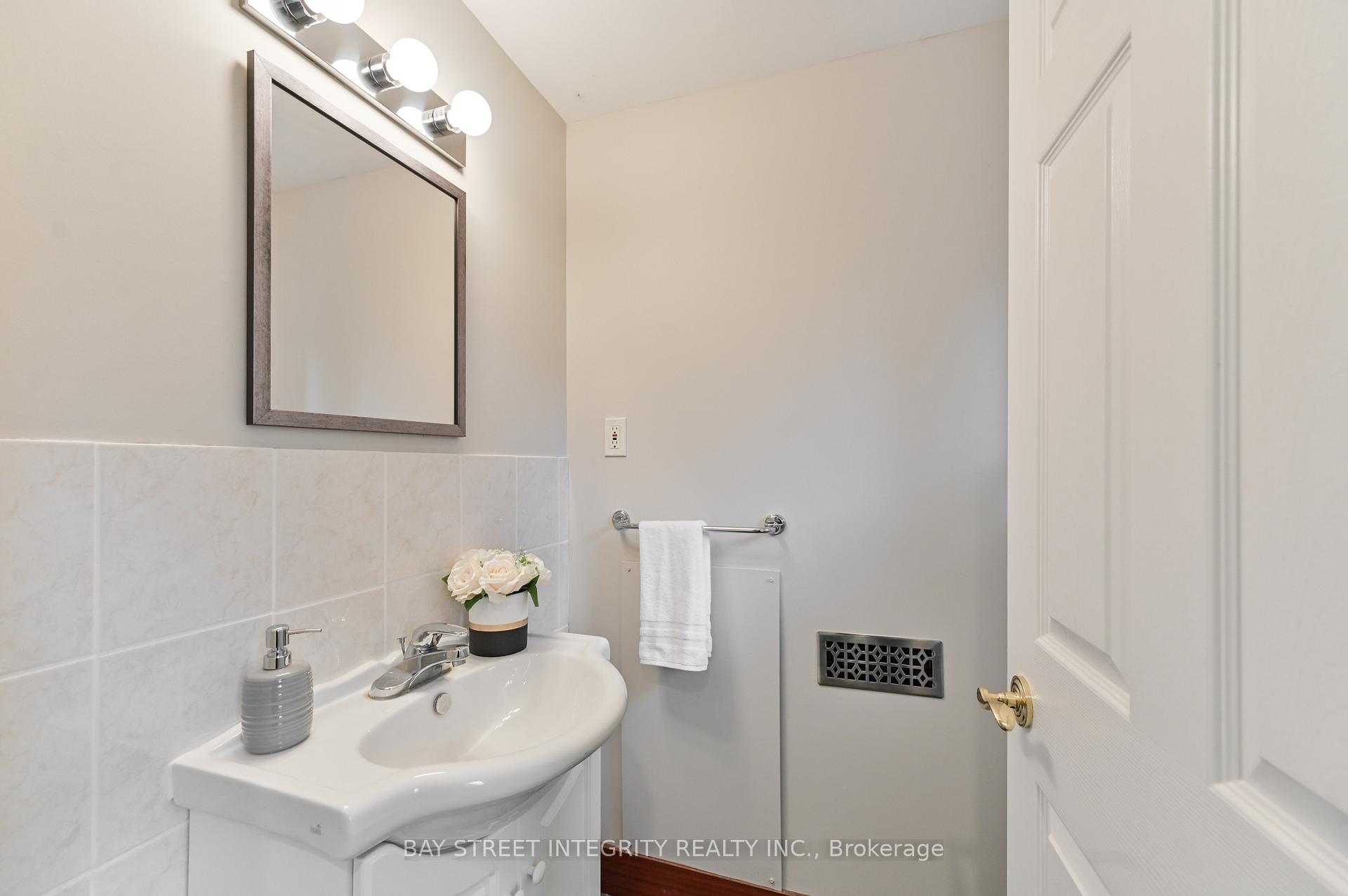 Photo 31 of 91 Roxborough Road, Newmarket, Gorham-College Manor — HOMEH