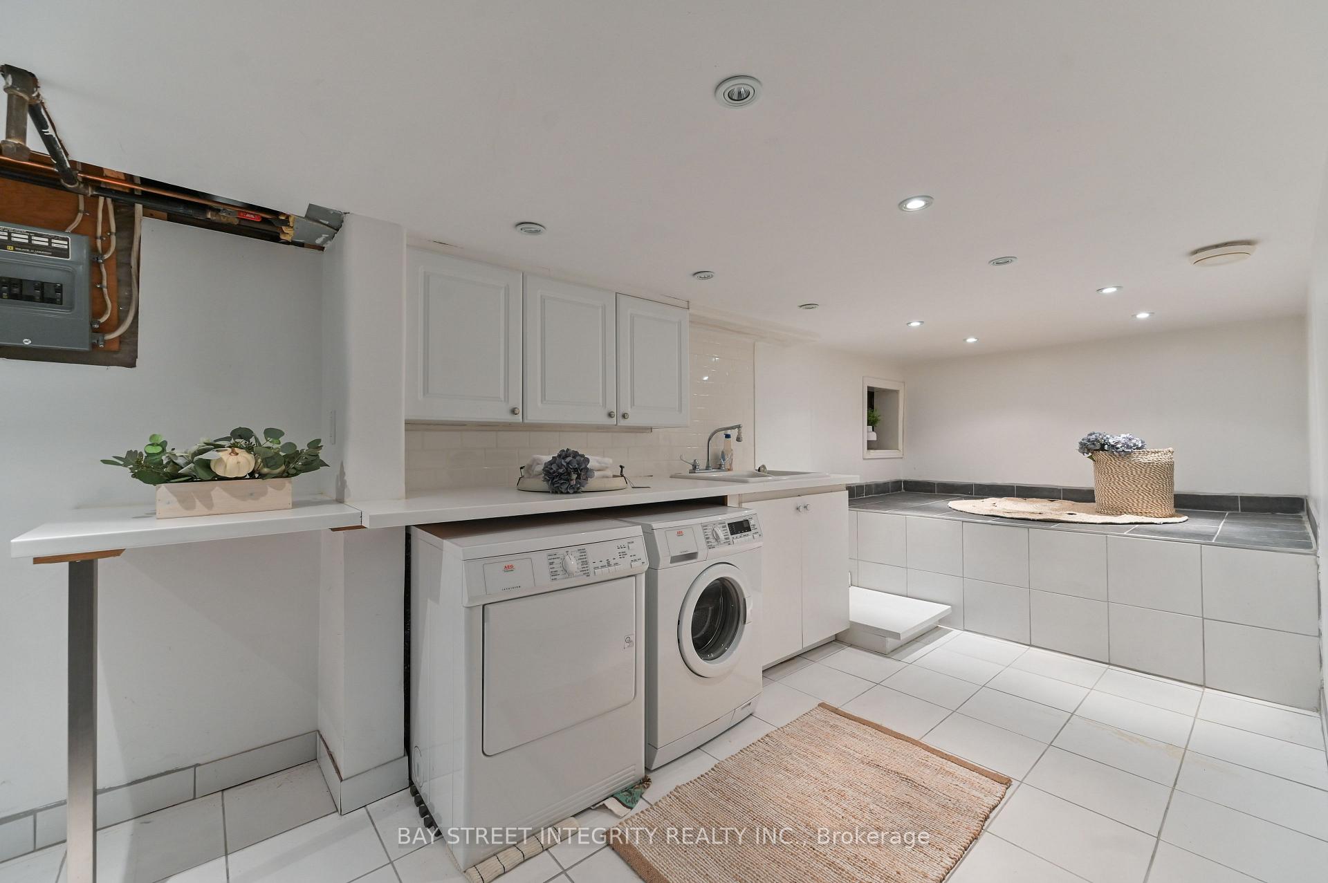 Photo 32 of 91 Roxborough Road, Newmarket, Gorham-College Manor — HOMEH