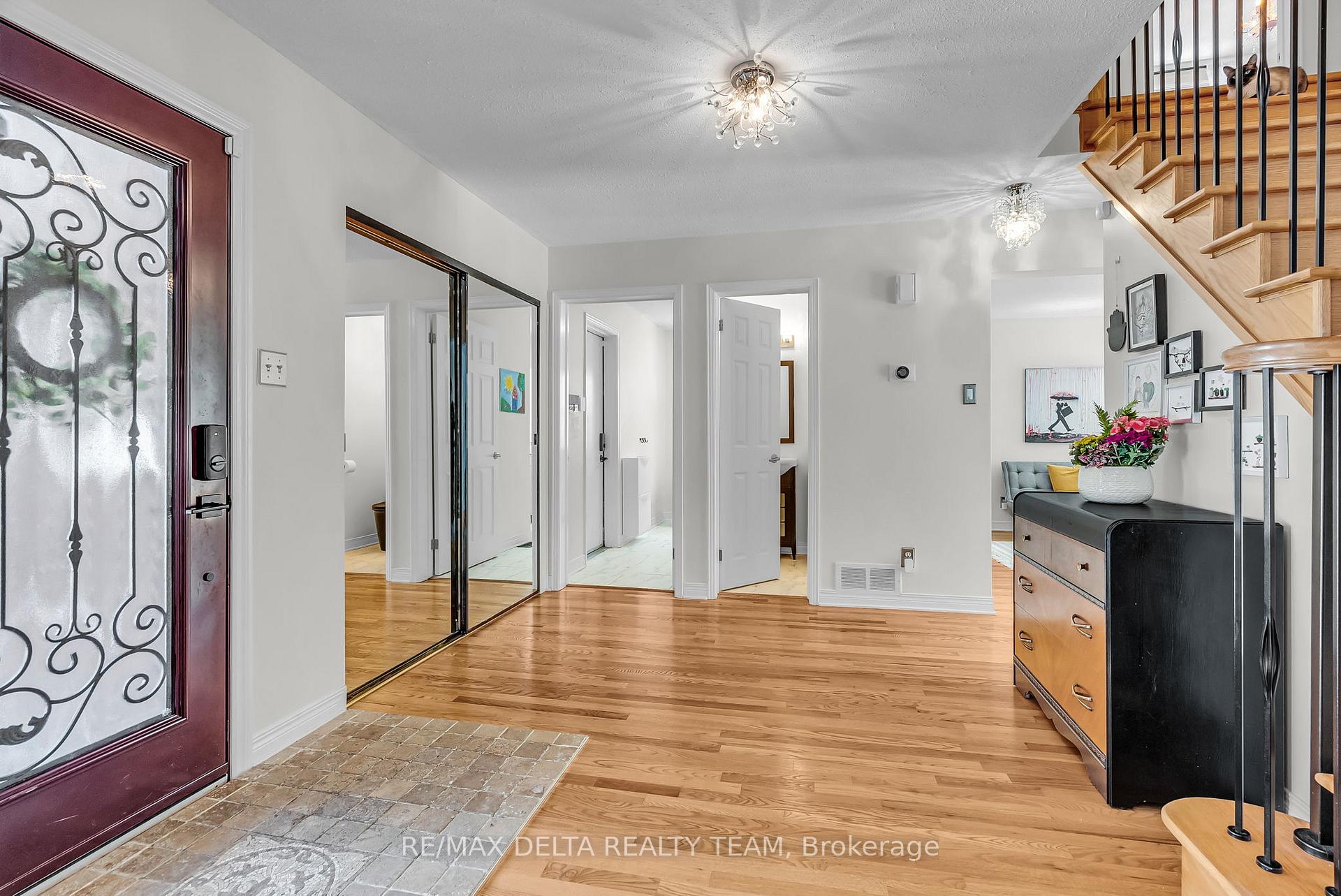 Photo 3 of 620 Glenside Terrace, Ottawa, Fallingbrook/Ridgemount — HOMEH