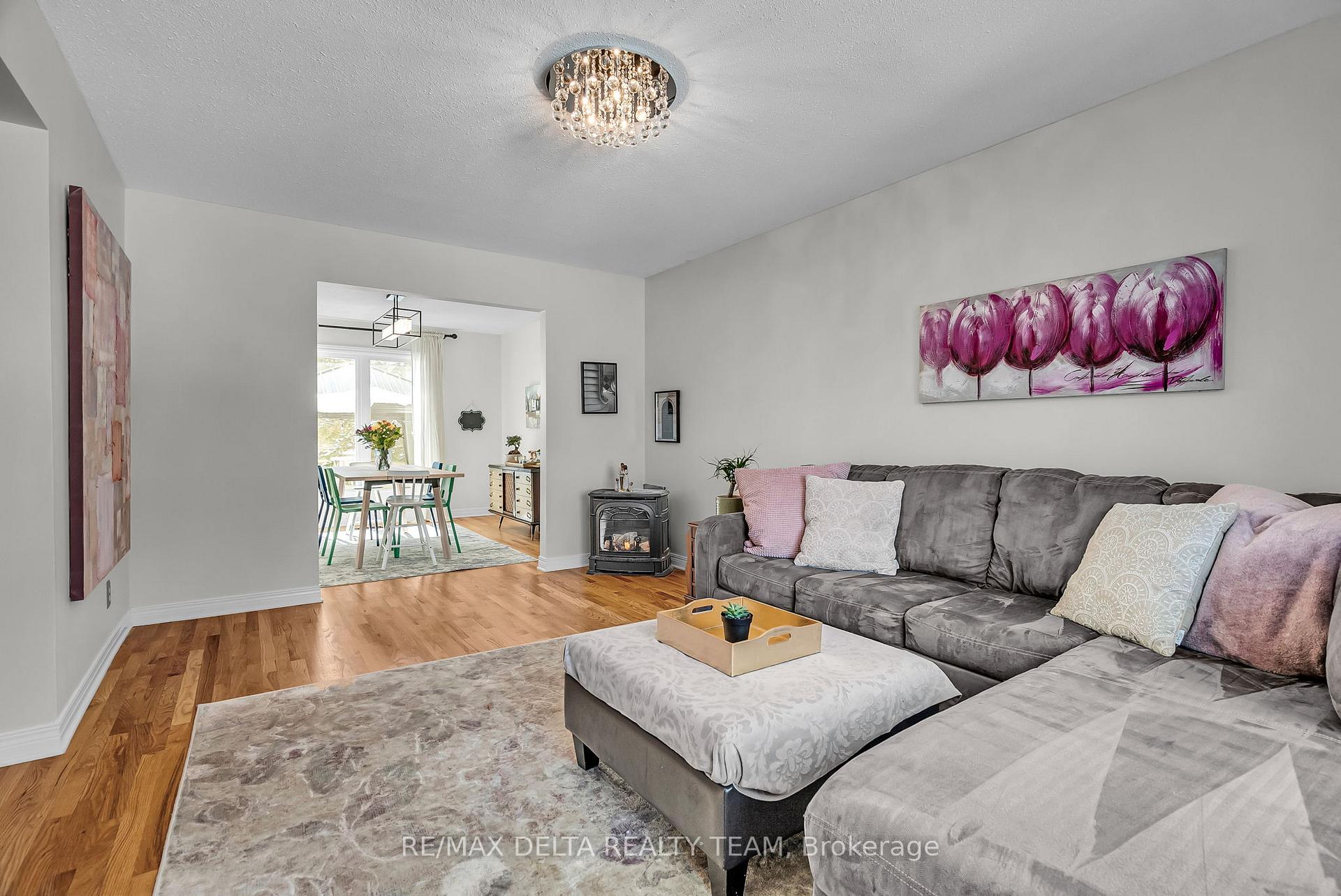 Photo 6 of 620 Glenside Terrace, Ottawa, Fallingbrook/Ridgemount — HOMEH