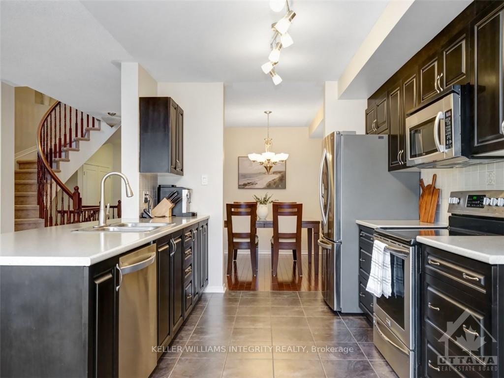 Photo 10 of 821 Percifor Way, Ottawa, Mer Bleue/Bradley Estates/Anderson Park — HOMEH