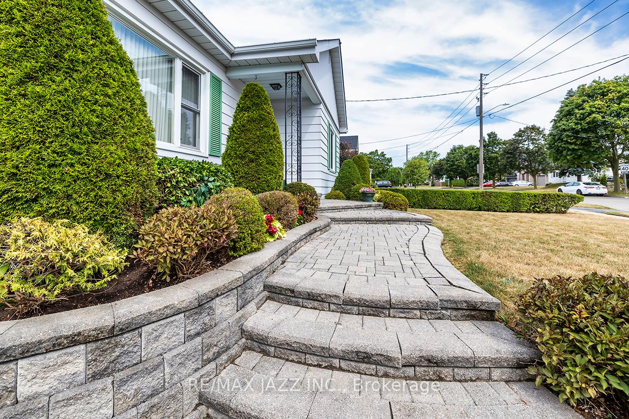 Photo 5 of 114 Fernhill Boulevard, Oshawa, McLaughlin — HOMEH