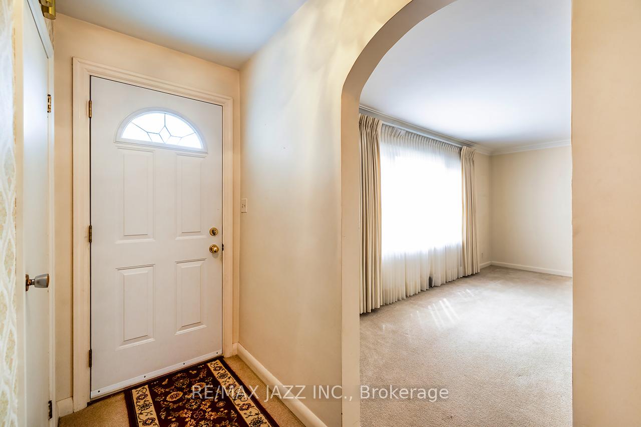 Photo 6 of 114 Fernhill Boulevard, Oshawa, McLaughlin — HOMEH