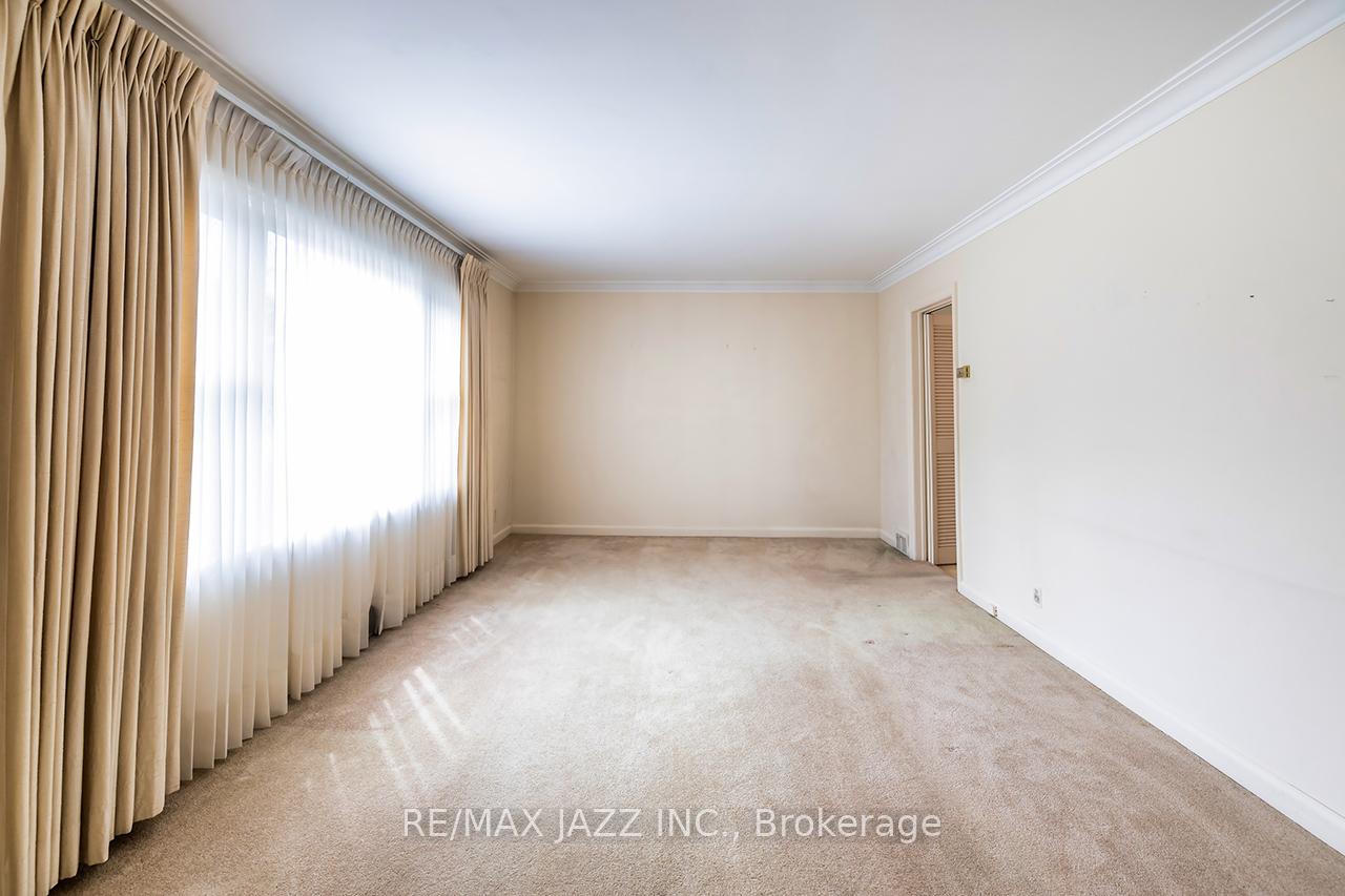 Photo 7 of 114 Fernhill Boulevard, Oshawa, McLaughlin — HOMEH