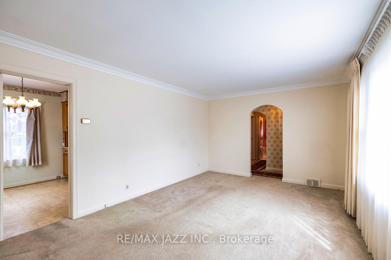 Photo 8 of 114 Fernhill Boulevard, Oshawa, McLaughlin — HOMEH