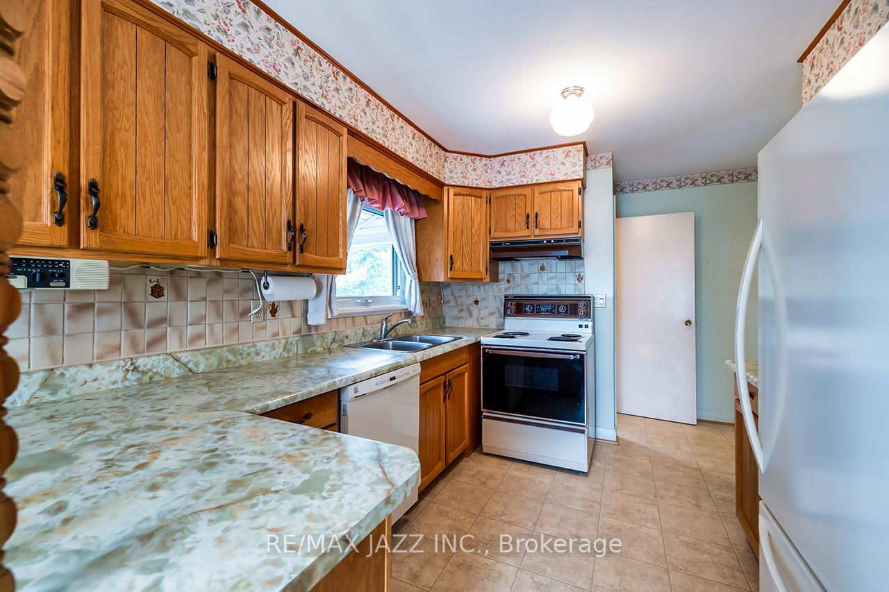 Photo 9 of 114 Fernhill Boulevard, Oshawa, McLaughlin — HOMEH