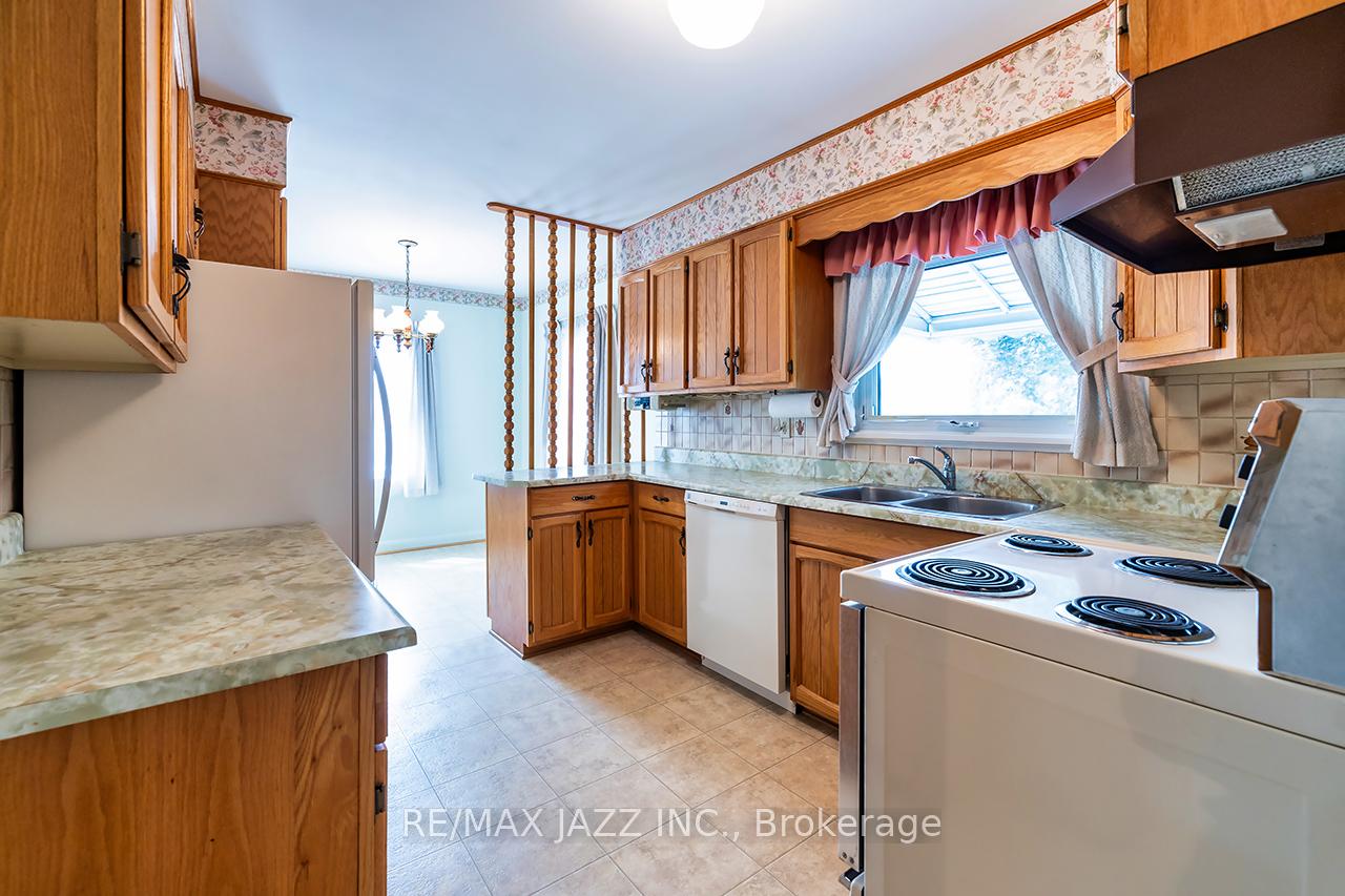 Photo 10 of 114 Fernhill Boulevard, Oshawa, McLaughlin — HOMEH