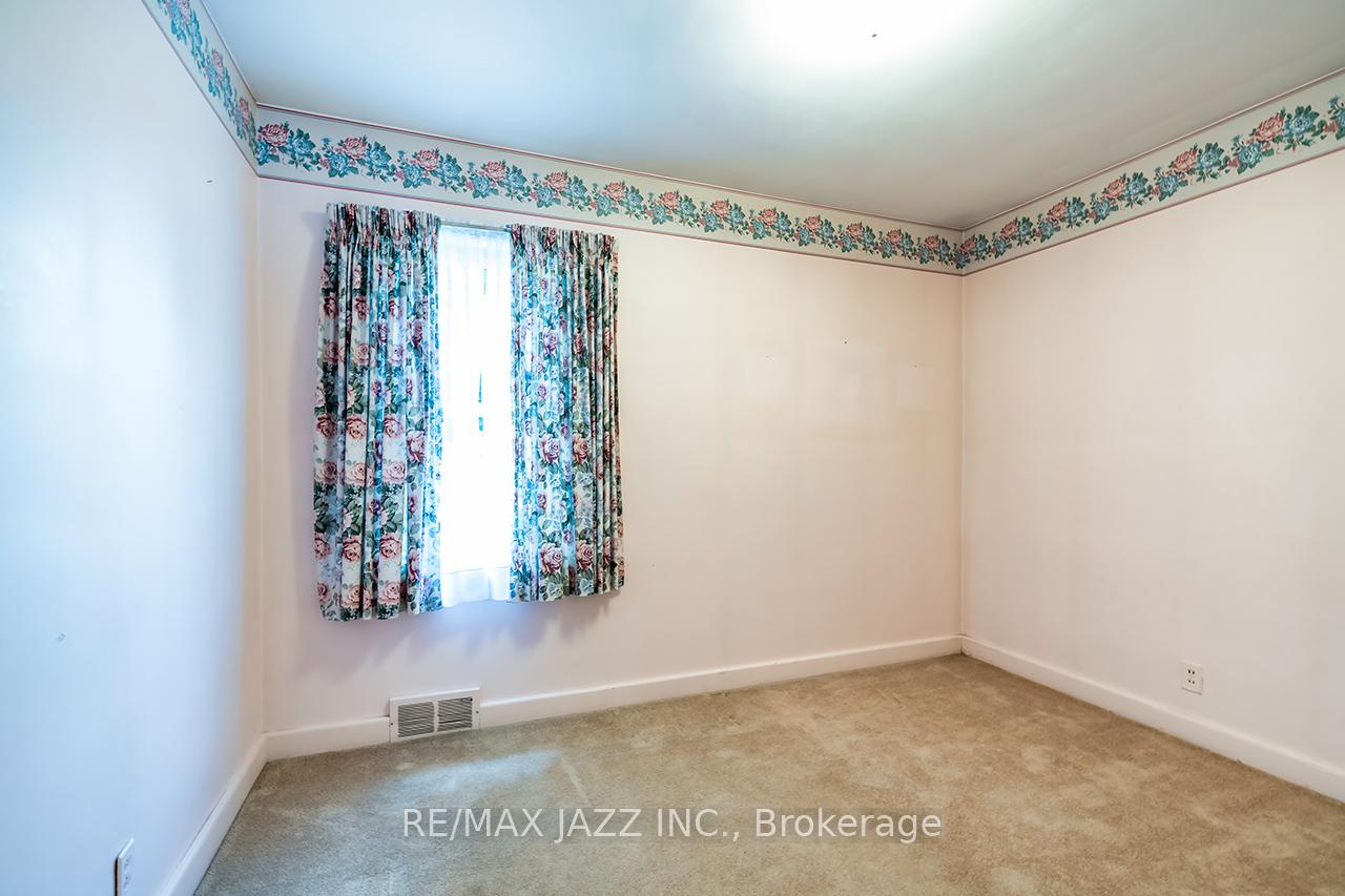 Photo 11 of 114 Fernhill Boulevard, Oshawa, McLaughlin — HOMEH