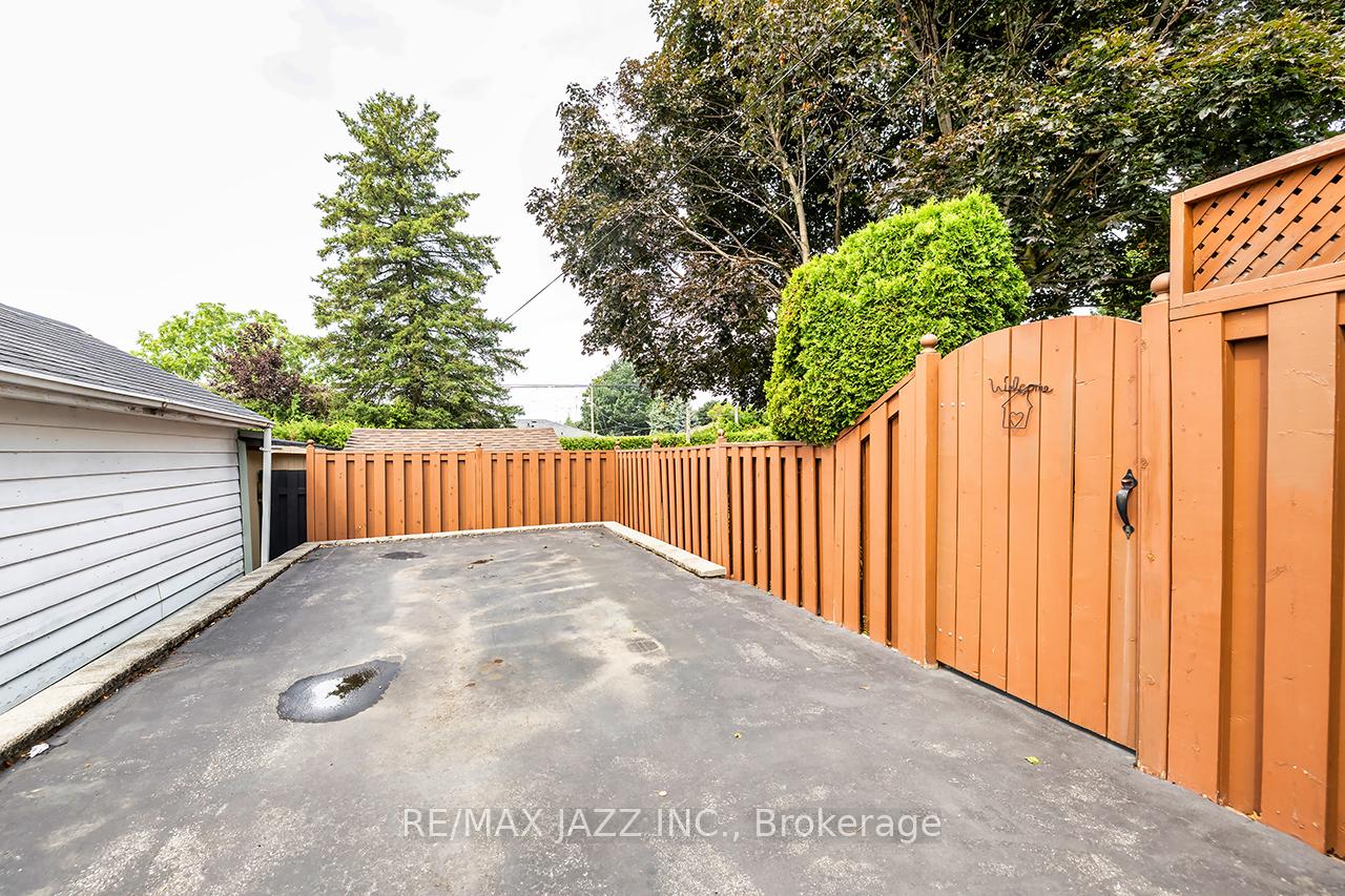 Photo 23 of 114 Fernhill Boulevard, Oshawa, McLaughlin — HOMEH