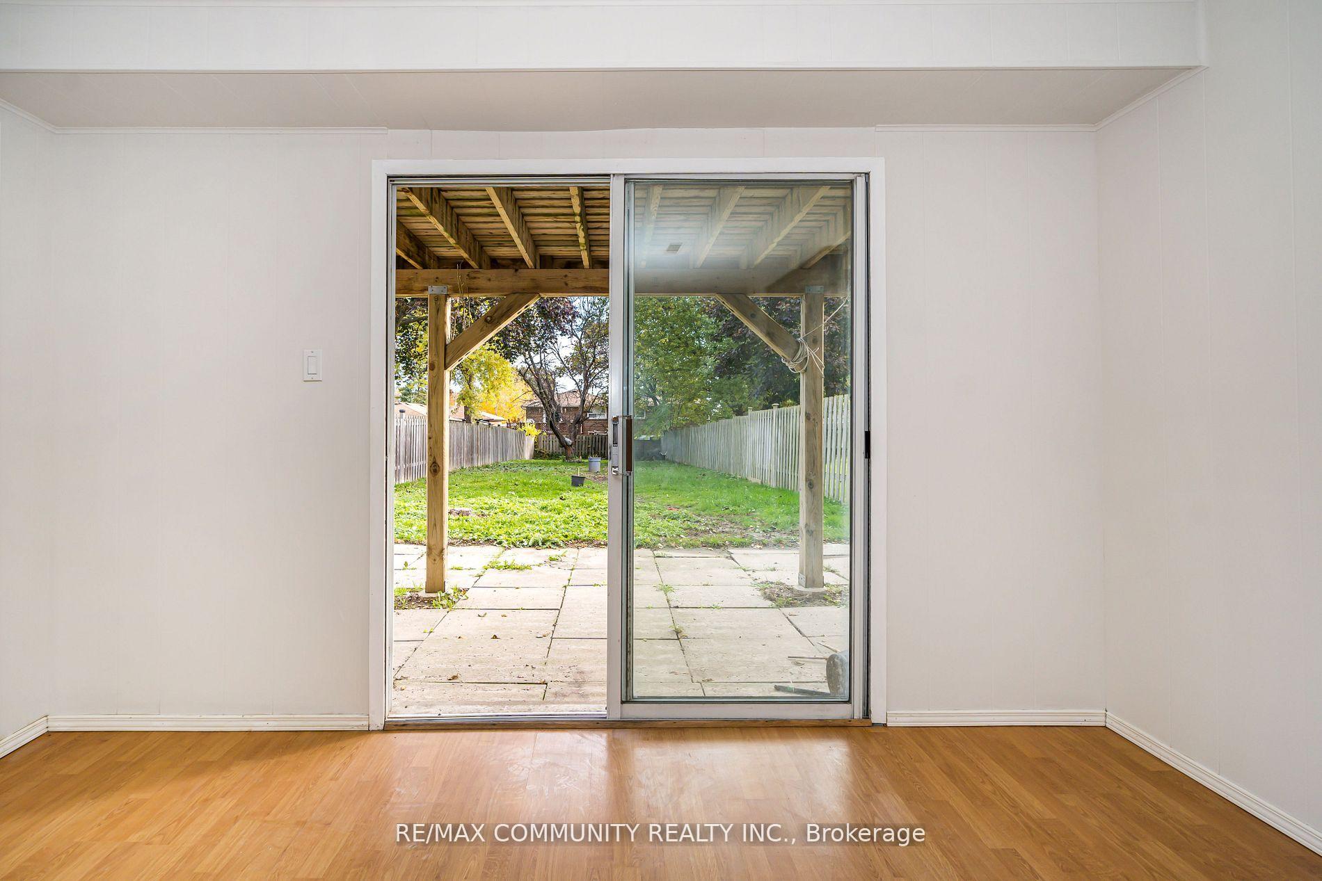 Photo 3 of 667 Westshore Boulevard N, Pickering, West Shore — HOMEH