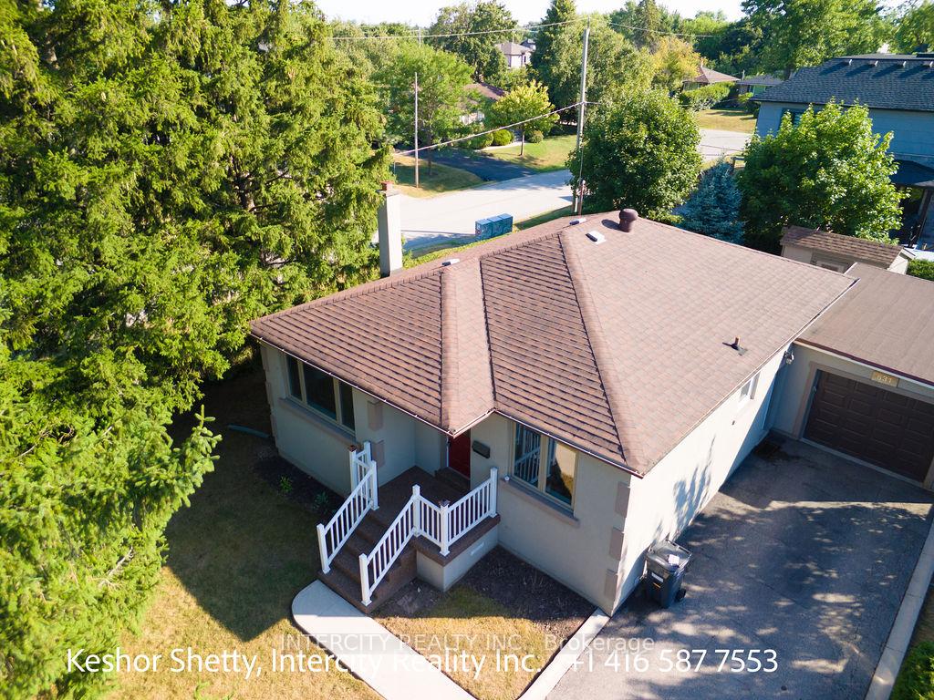 Front of 631 Trudale Court W