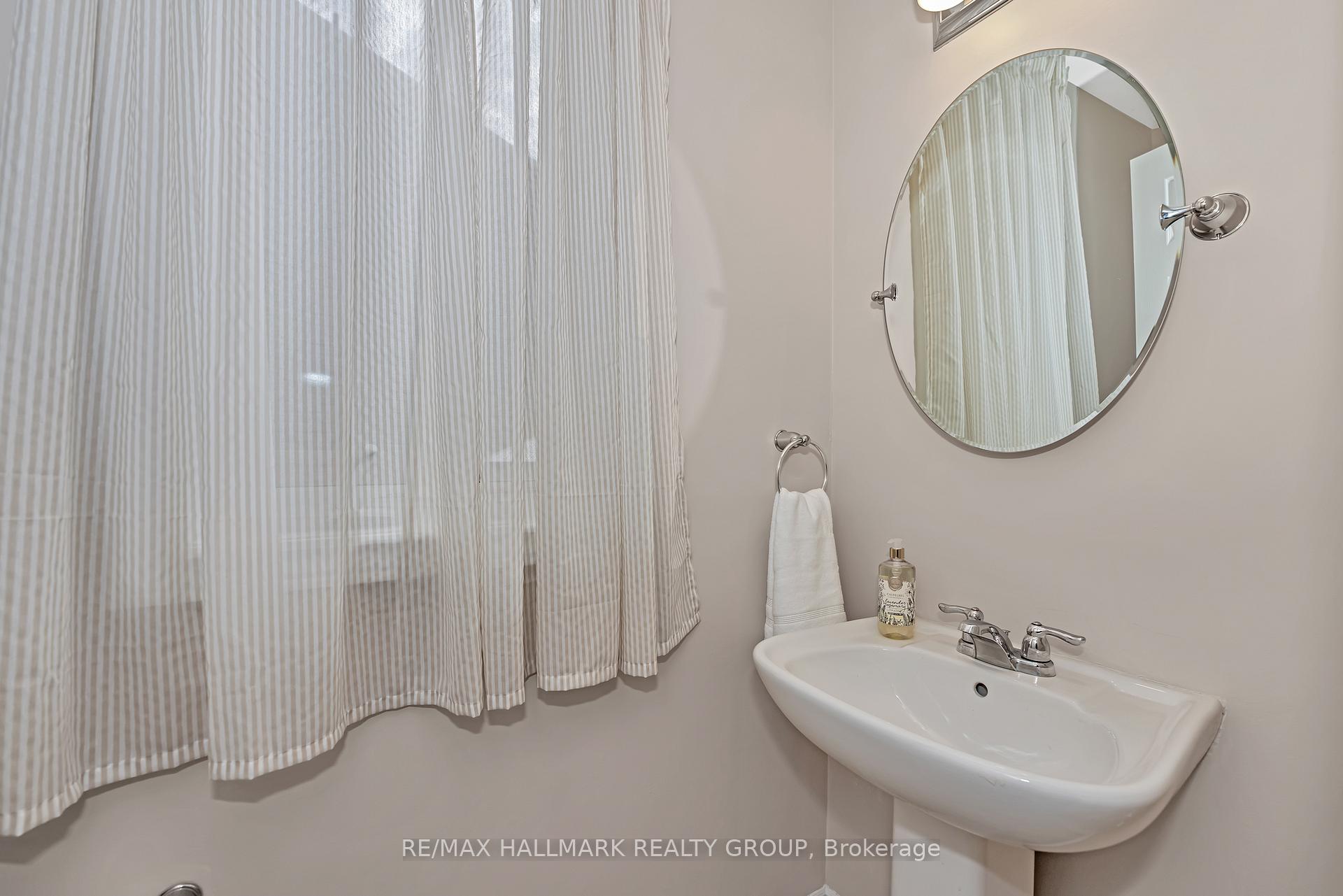 Photo 3 of 160 Bartonia Circle, Ottawa, Avalon West — HOMEH