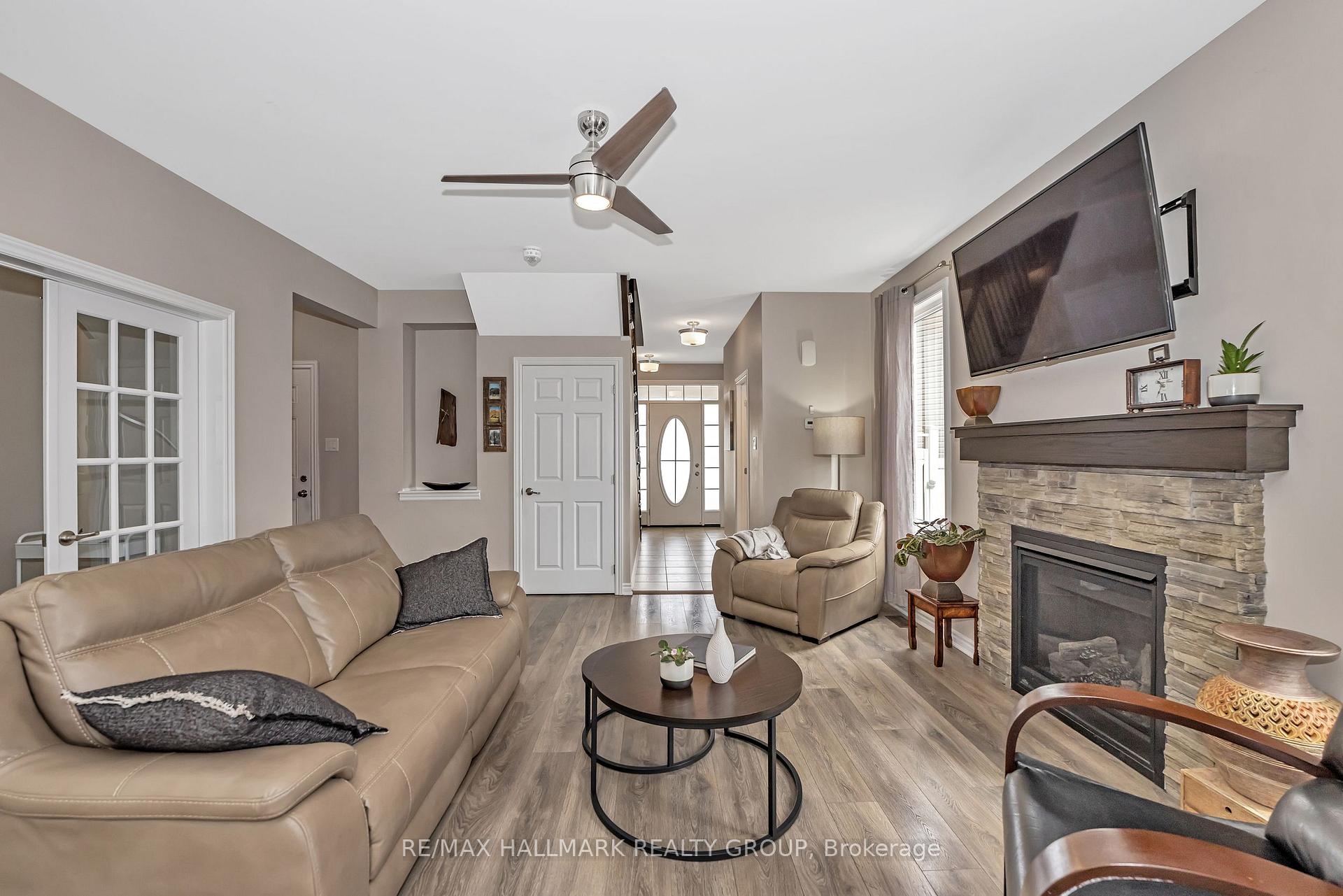 Photo 4 of 160 Bartonia Circle, Ottawa, Avalon West — HOMEH