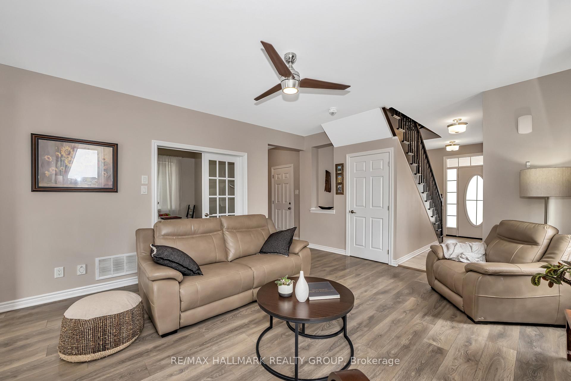 Photo 5 of 160 Bartonia Circle, Ottawa, Avalon West — HOMEH