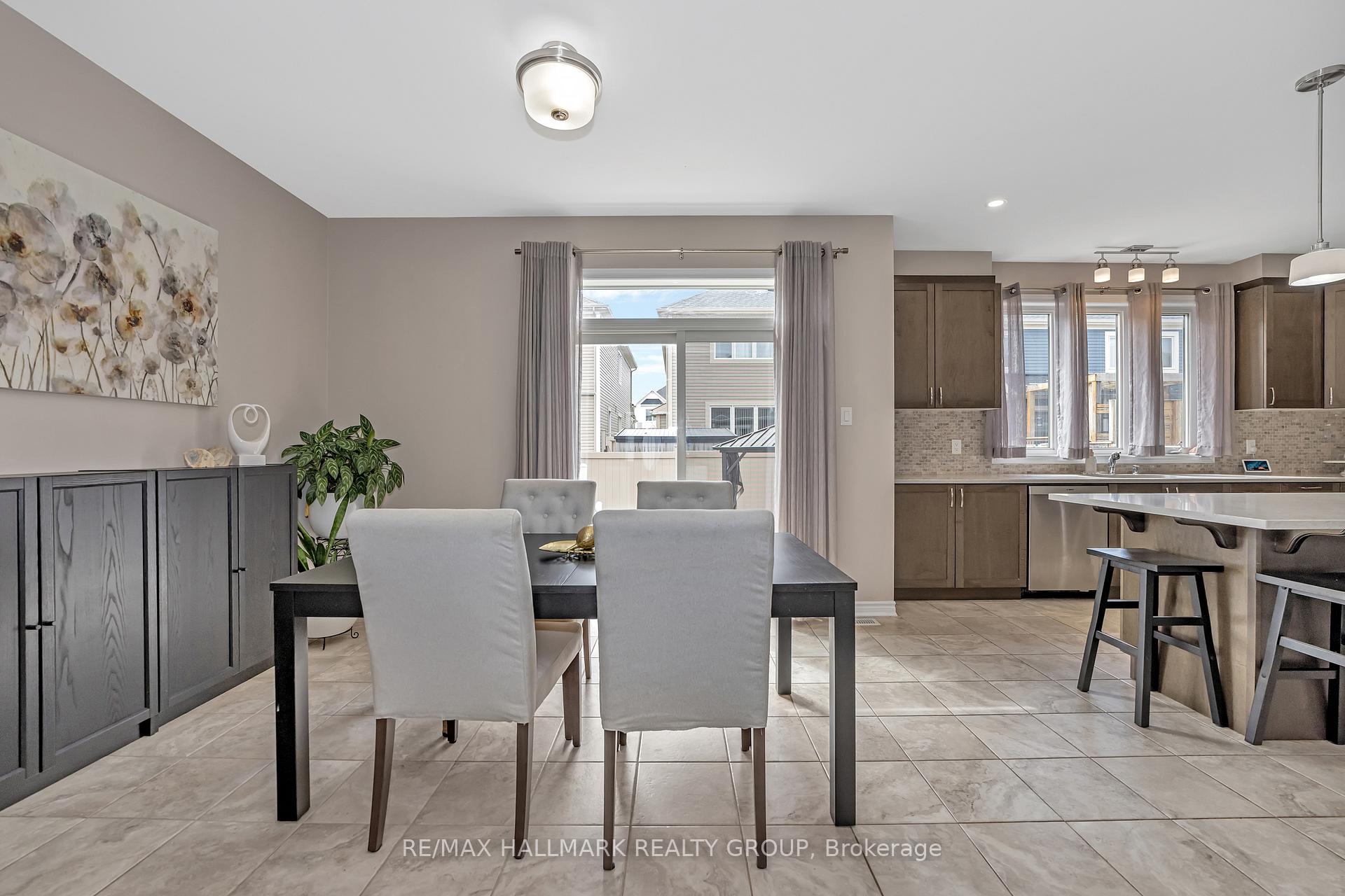 Photo 6 of 160 Bartonia Circle, Ottawa, Avalon West — HOMEH