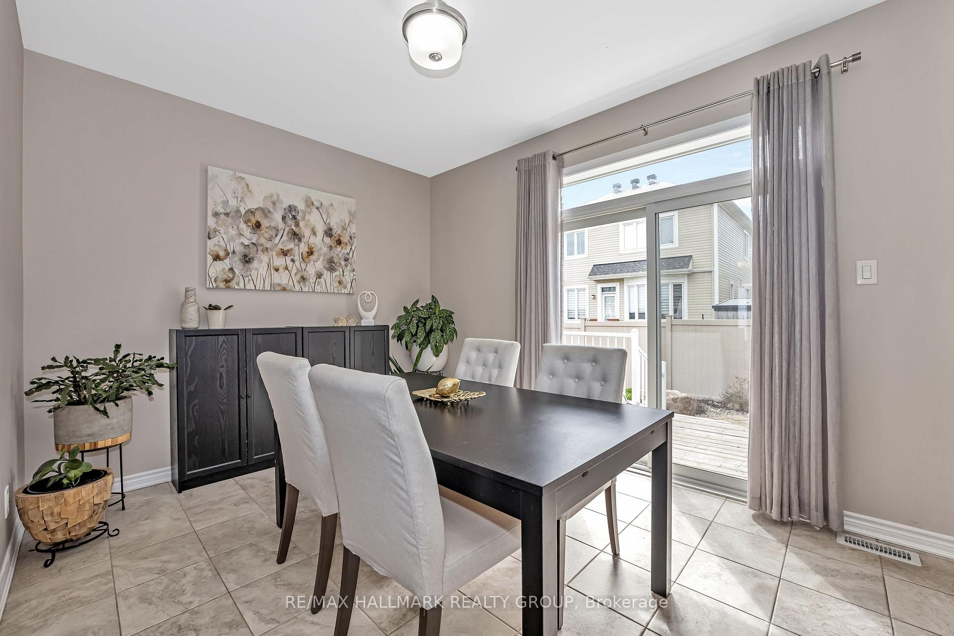 Photo 7 of 160 Bartonia Circle, Ottawa, Avalon West — HOMEH