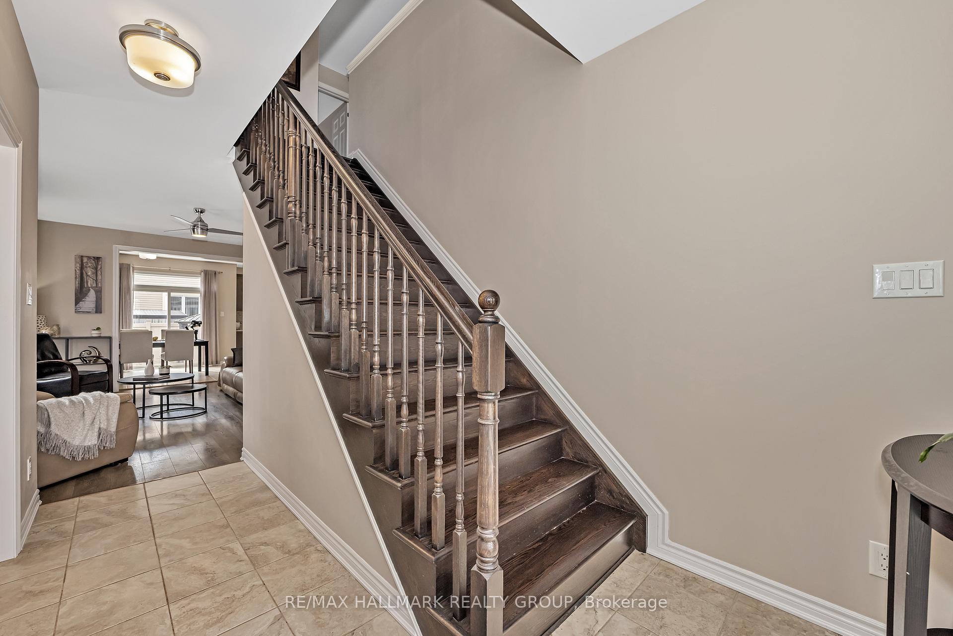 Photo 14 of 160 Bartonia Circle, Ottawa, Avalon West — HOMEH