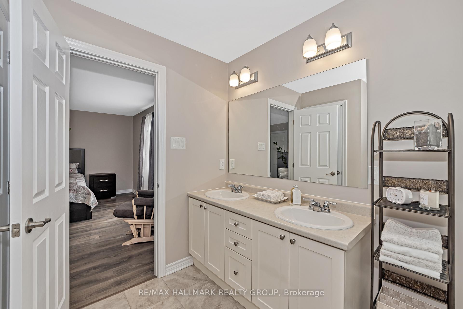 Photo 17 of 160 Bartonia Circle, Ottawa, Avalon West — HOMEH