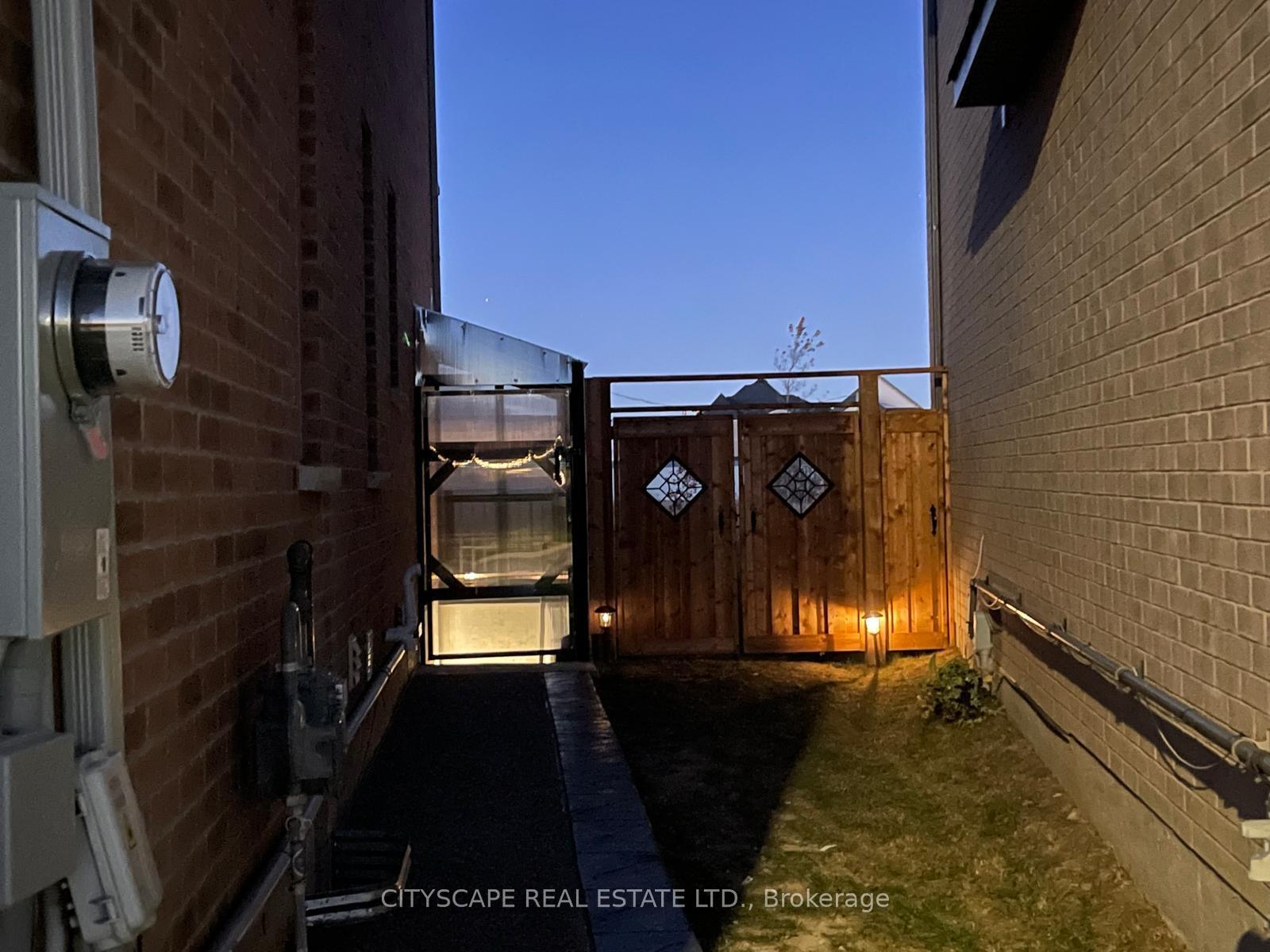 Photo 28 of 343 Primrose Crescent W, Milton, Walker — HOMEH